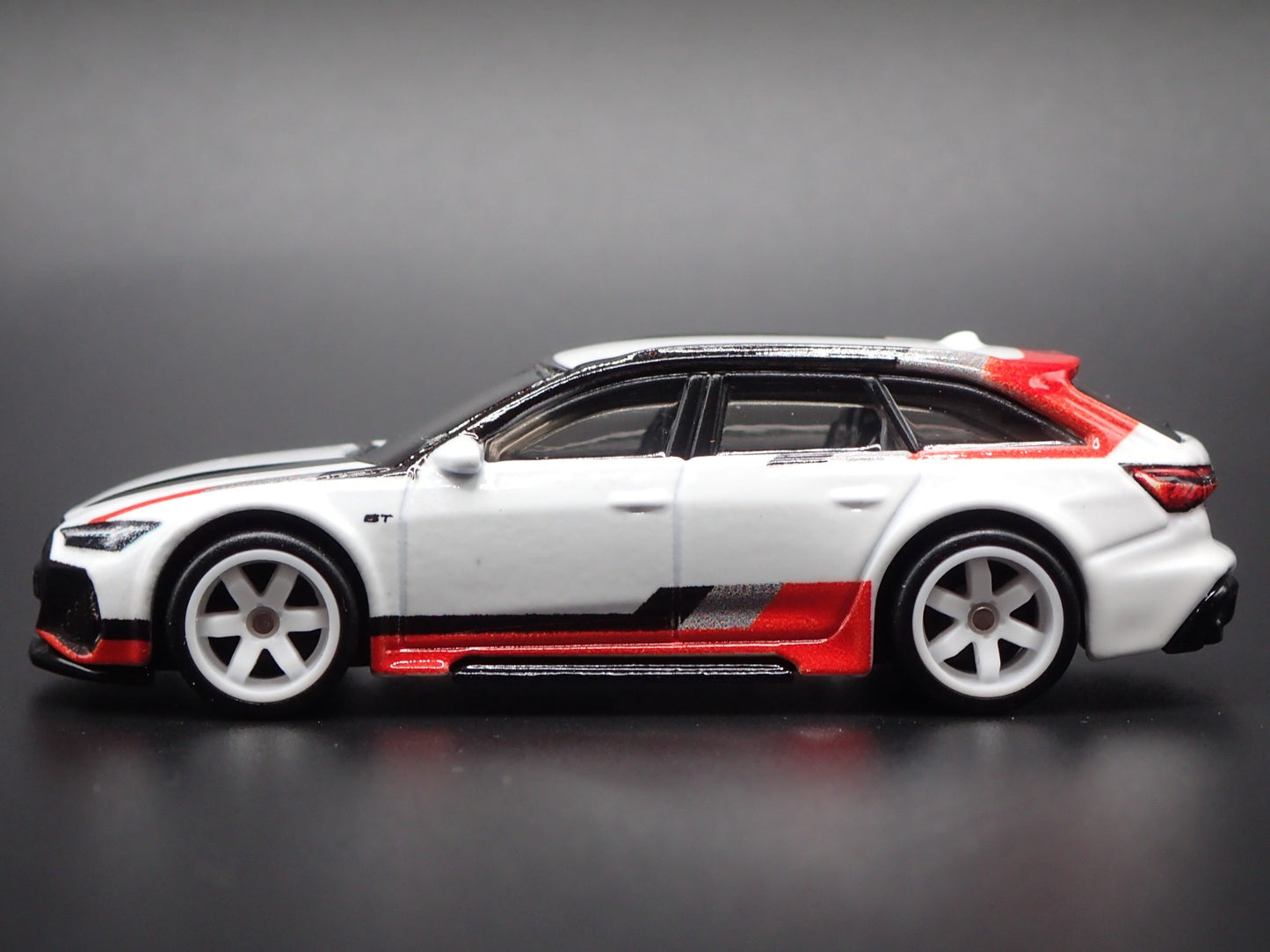 2013-2018 AUDI AVANT RS6 STATION WAGON WHITE 1/64 SCALE DIECAST MODEL CAR