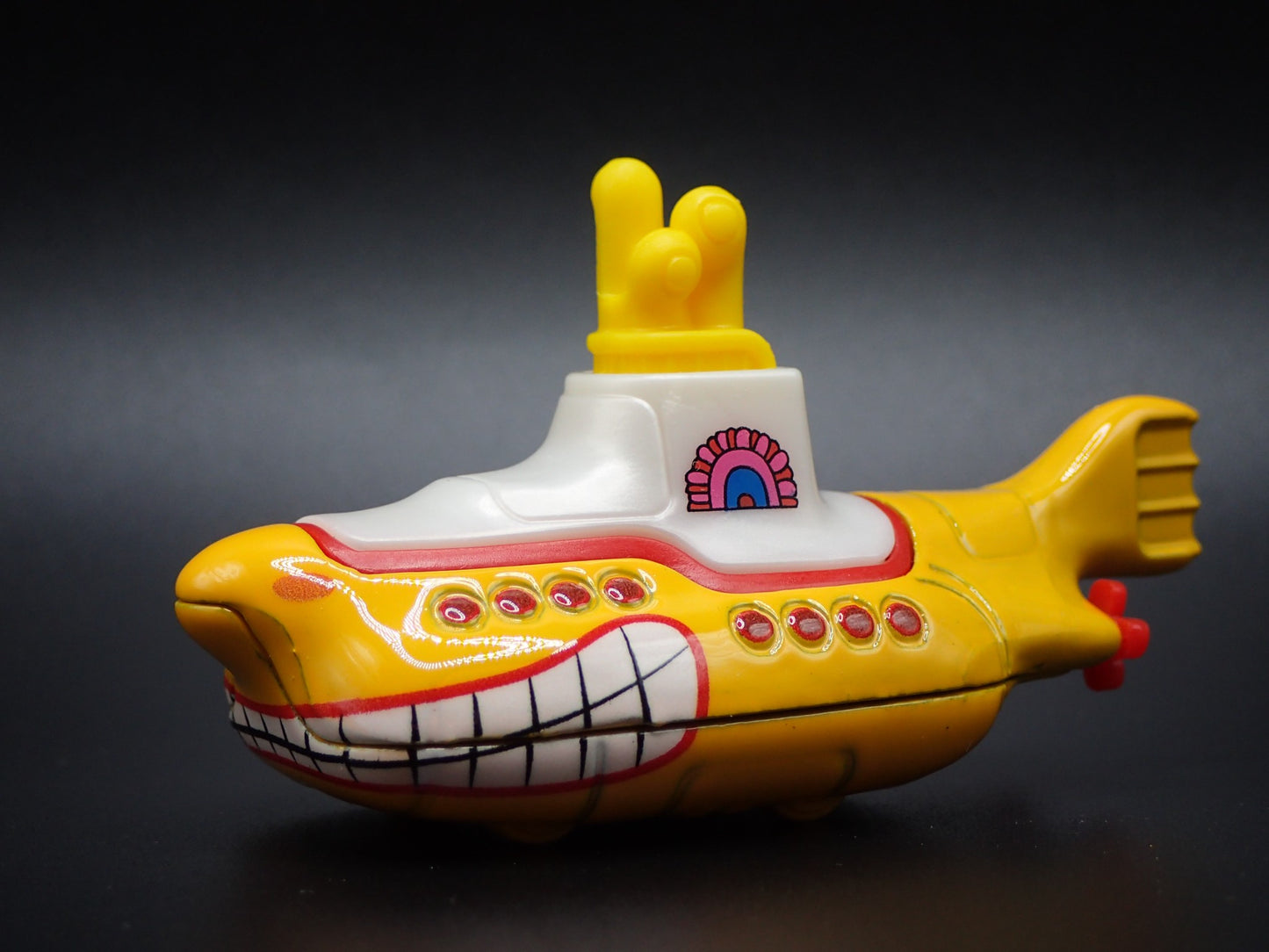 BEATLES YELLOW SUBMARINE CAR 1:64 SCALE COLLECTIBLE DIORAMA DIECAST MODEL CAR