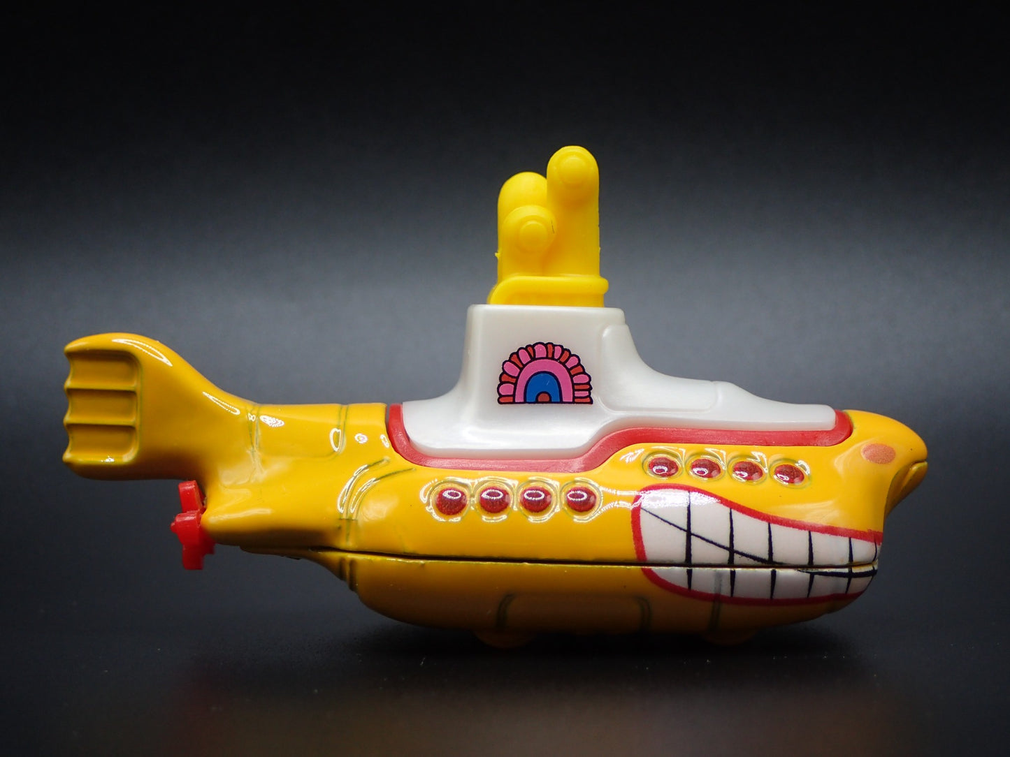 BEATLES YELLOW SUBMARINE CAR 1:64 SCALE COLLECTIBLE DIORAMA DIECAST MODEL CAR