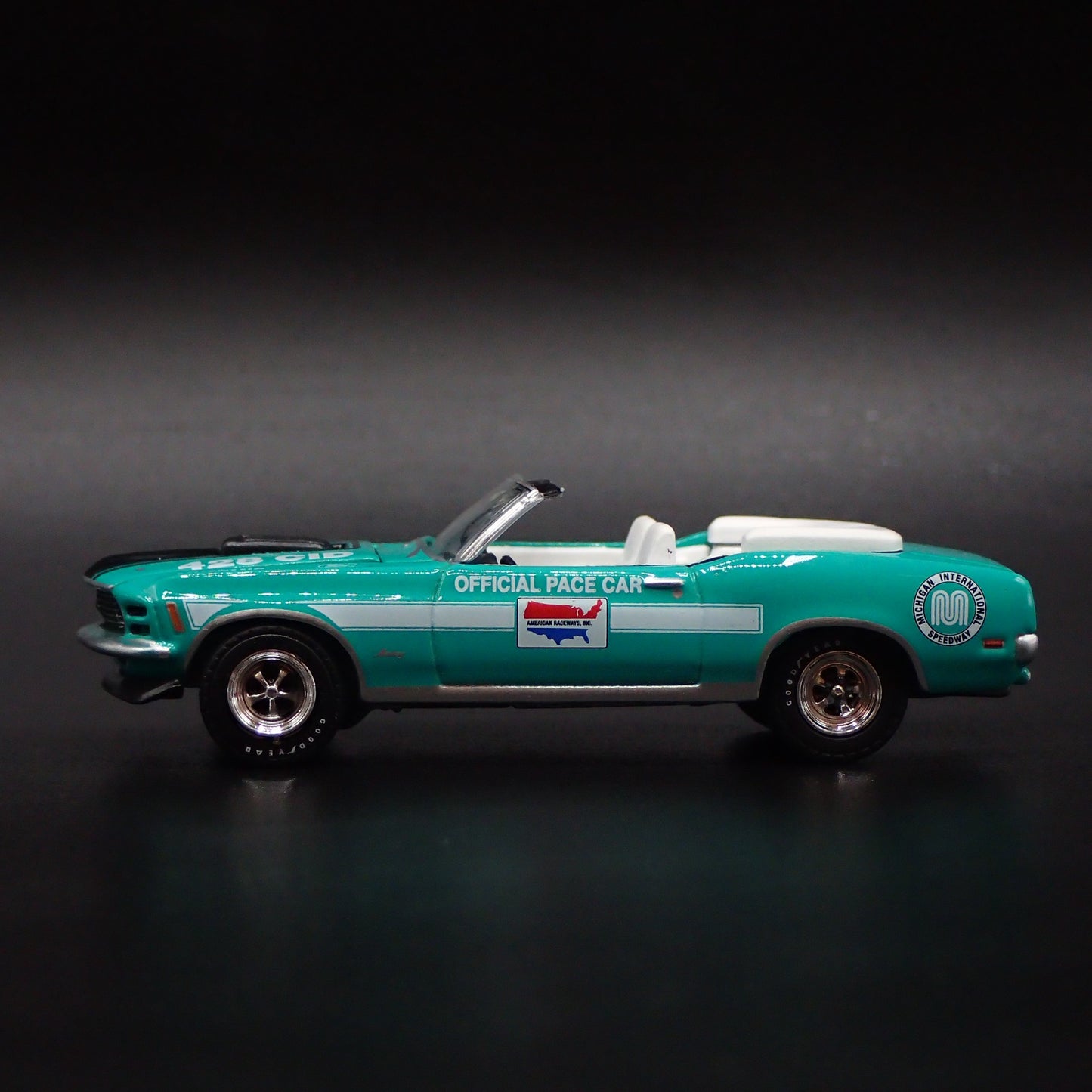 1970 FORD MUSTANG MICHIGAN INTL SPEEDWAY PACE CAR 1:64 SCALE DIECAST MODEL CAR
