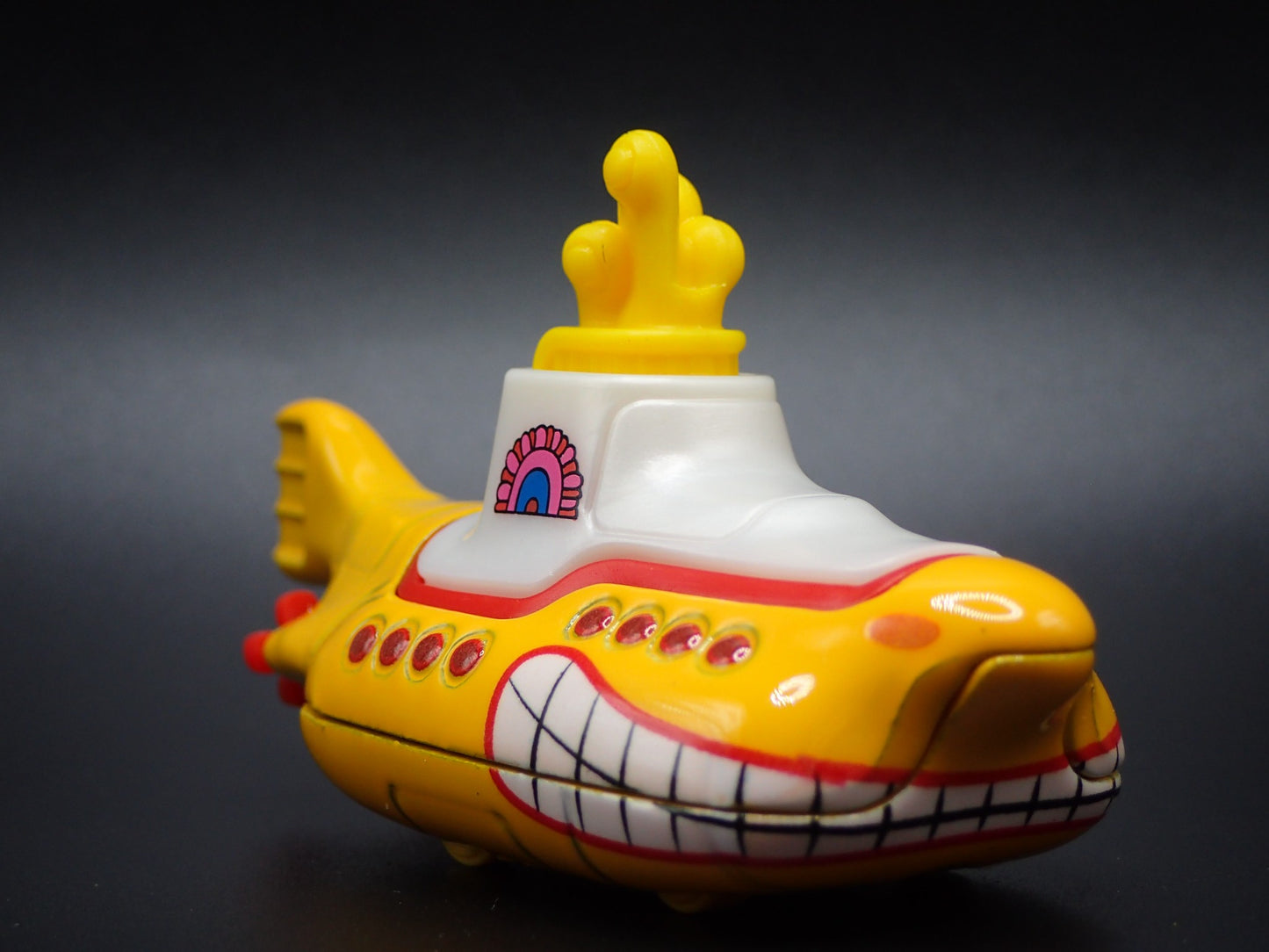 BEATLES YELLOW SUBMARINE CAR 1:64 SCALE COLLECTIBLE DIORAMA DIECAST MODEL CAR