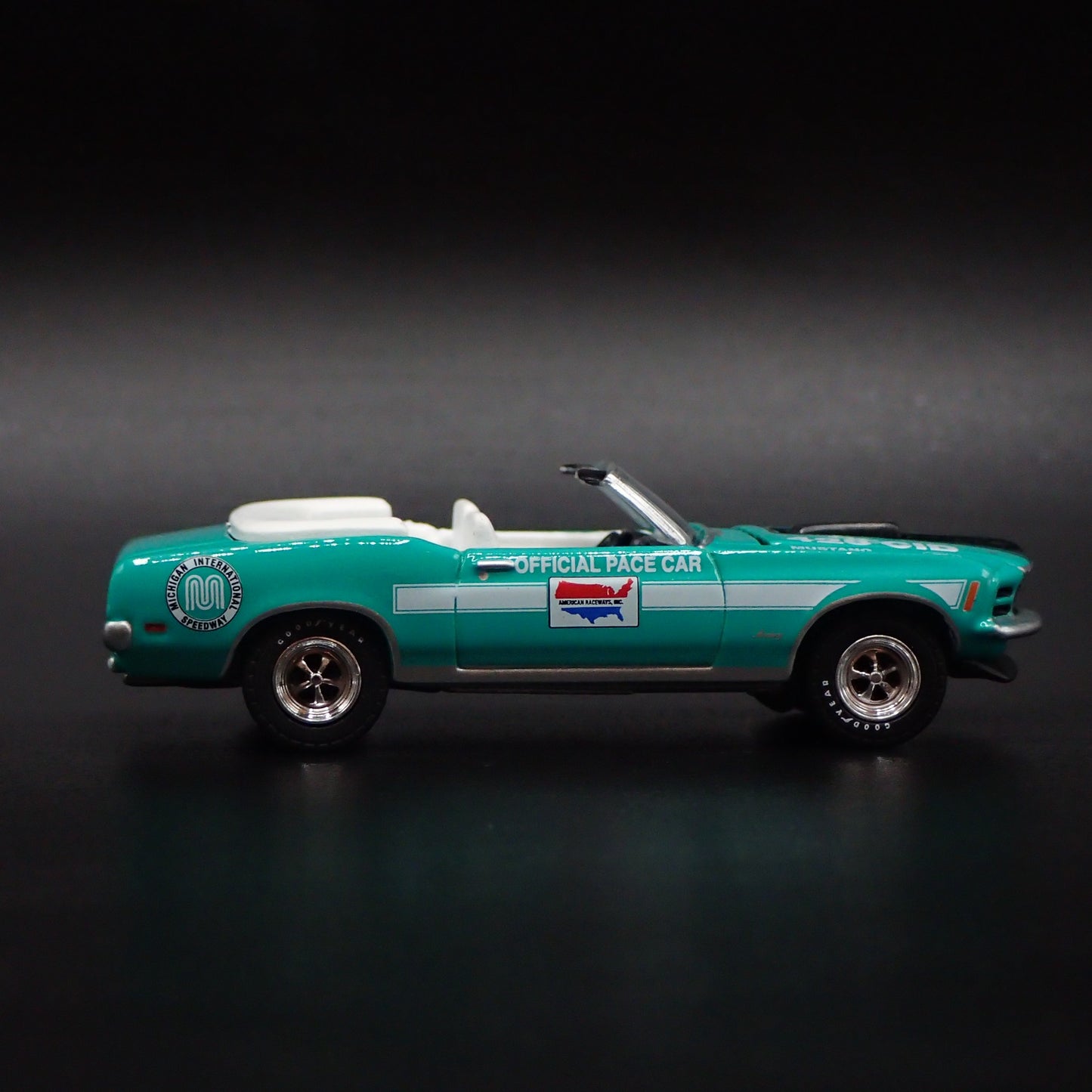 1970 FORD MUSTANG MICHIGAN INTL SPEEDWAY PACE CAR 1:64 SCALE DIECAST MODEL CAR
