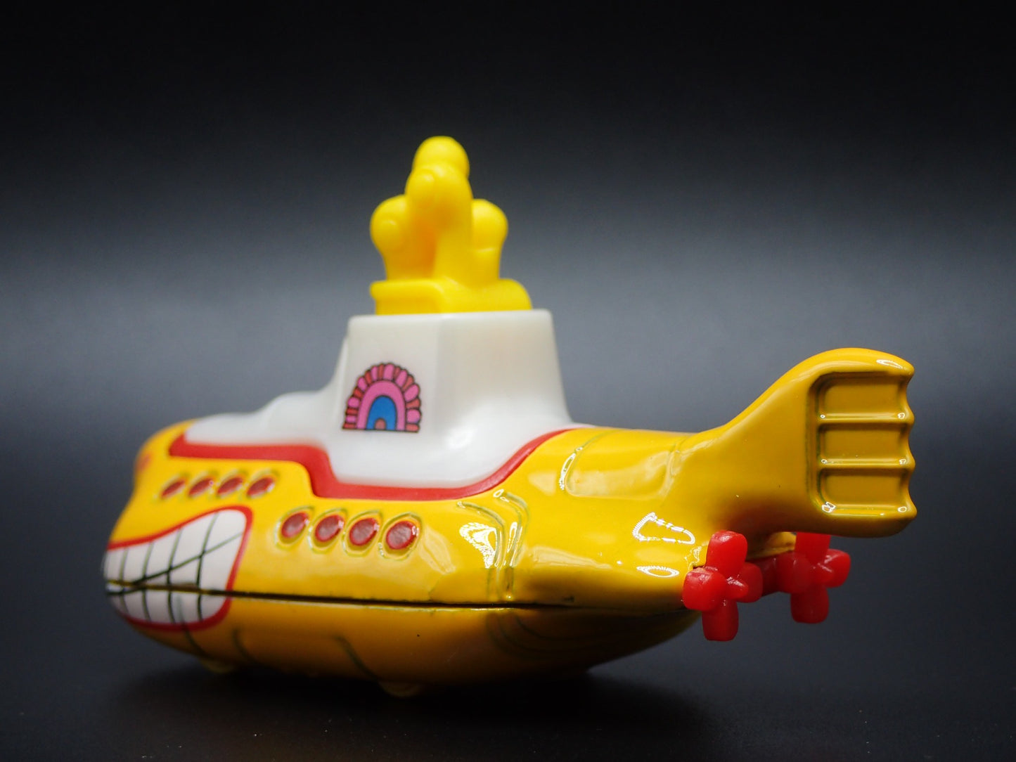 BEATLES YELLOW SUBMARINE CAR 1:64 SCALE COLLECTIBLE DIORAMA DIECAST MODEL CAR