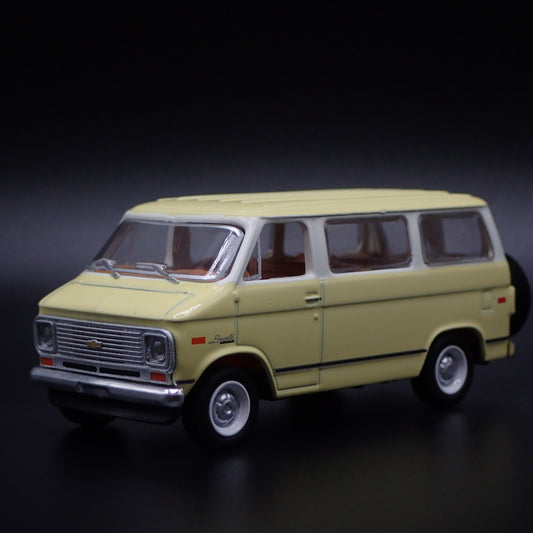 1971 71 CHEVY CHEVROLET VAN BEAUVILLE 10 1:64 SCALE DIORAMA DIECAST MODEL CAR
