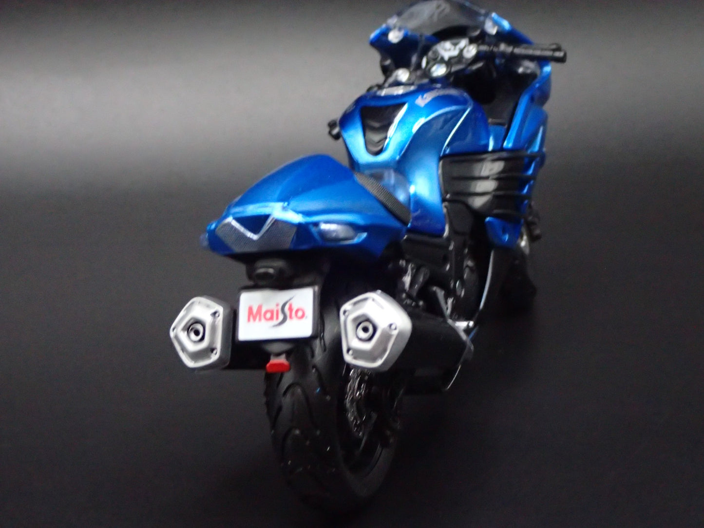 KAWASAKI NINJA ZX 14R BIKE MOTORCYCLE BLUE 1/18 SCALE DIORAMA DIECAST MODEL BIKE