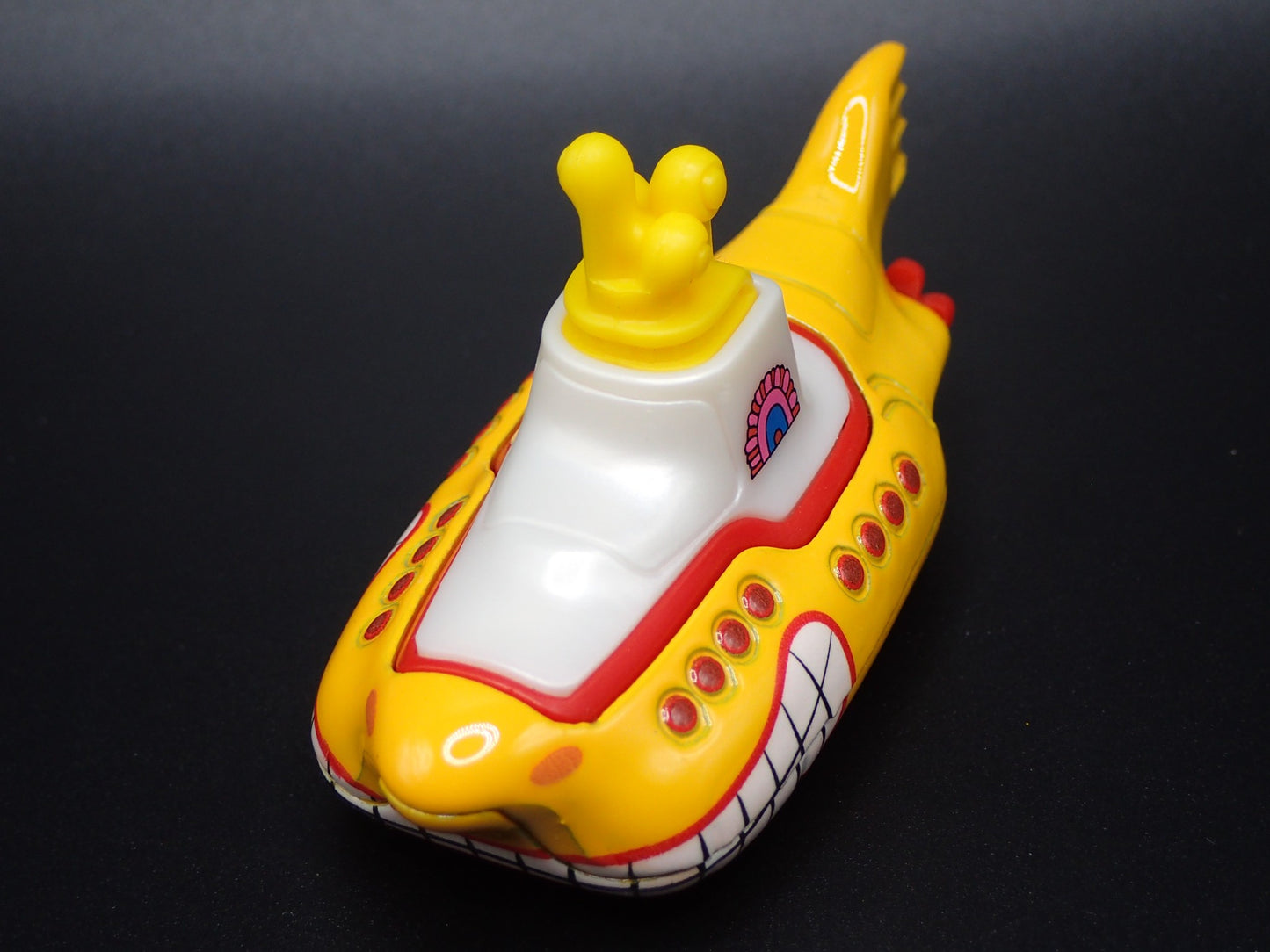 BEATLES YELLOW SUBMARINE CAR 1:64 SCALE COLLECTIBLE DIORAMA DIECAST MODEL CAR