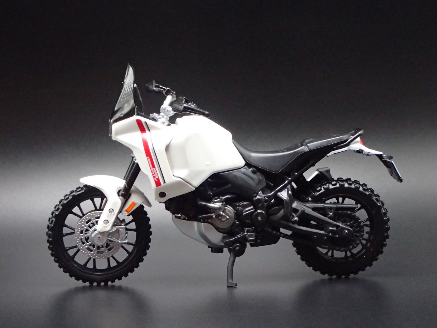 DUCATI DESERTX BIKE MOTORCYCLE WHITE 1/18 SCALE DIORAMA DIECAST MODEL BIKE