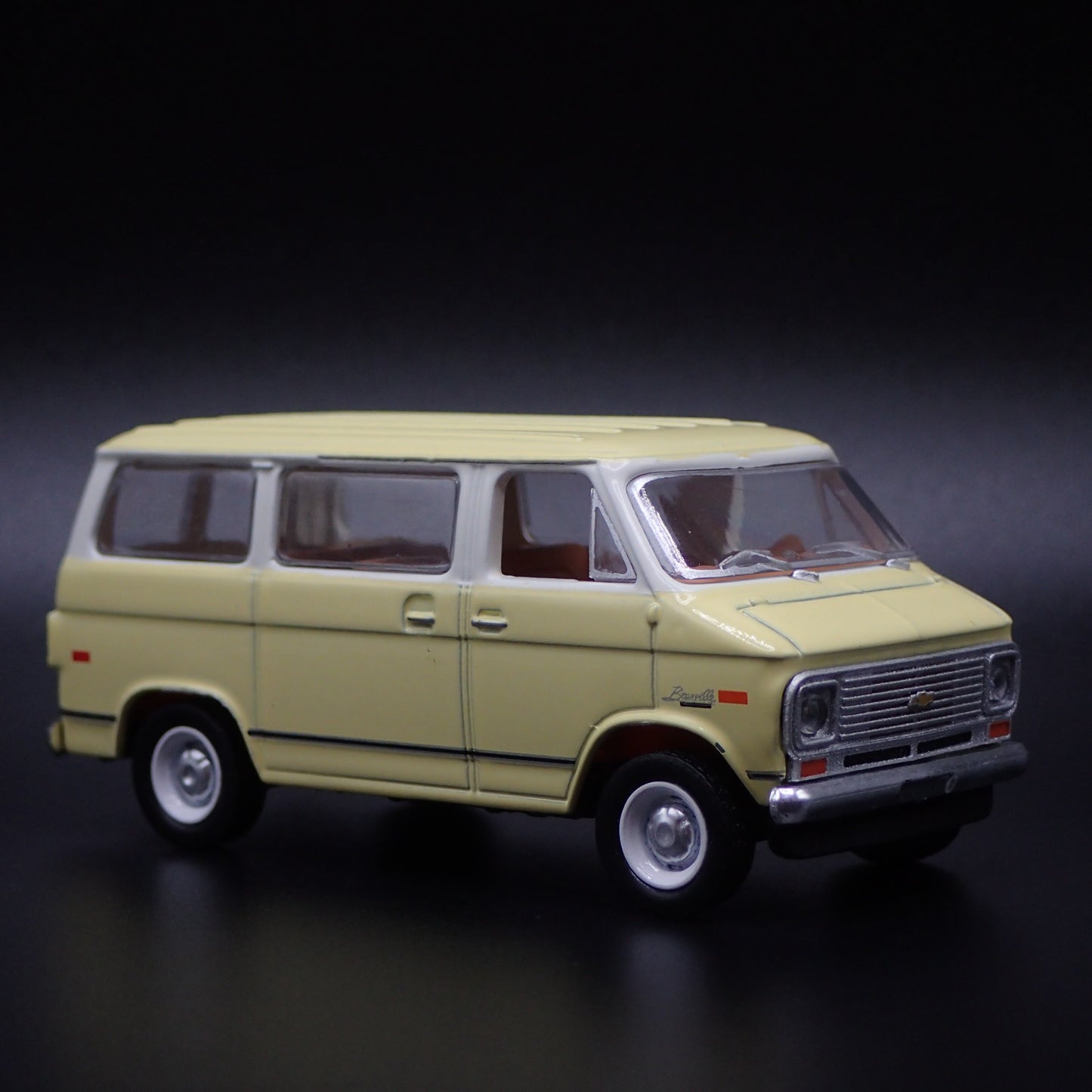 1971 71 CHEVY CHEVROLET VAN BEAUVILLE 10 1:64 SCALE DIORAMA DIECAST MODEL CAR
