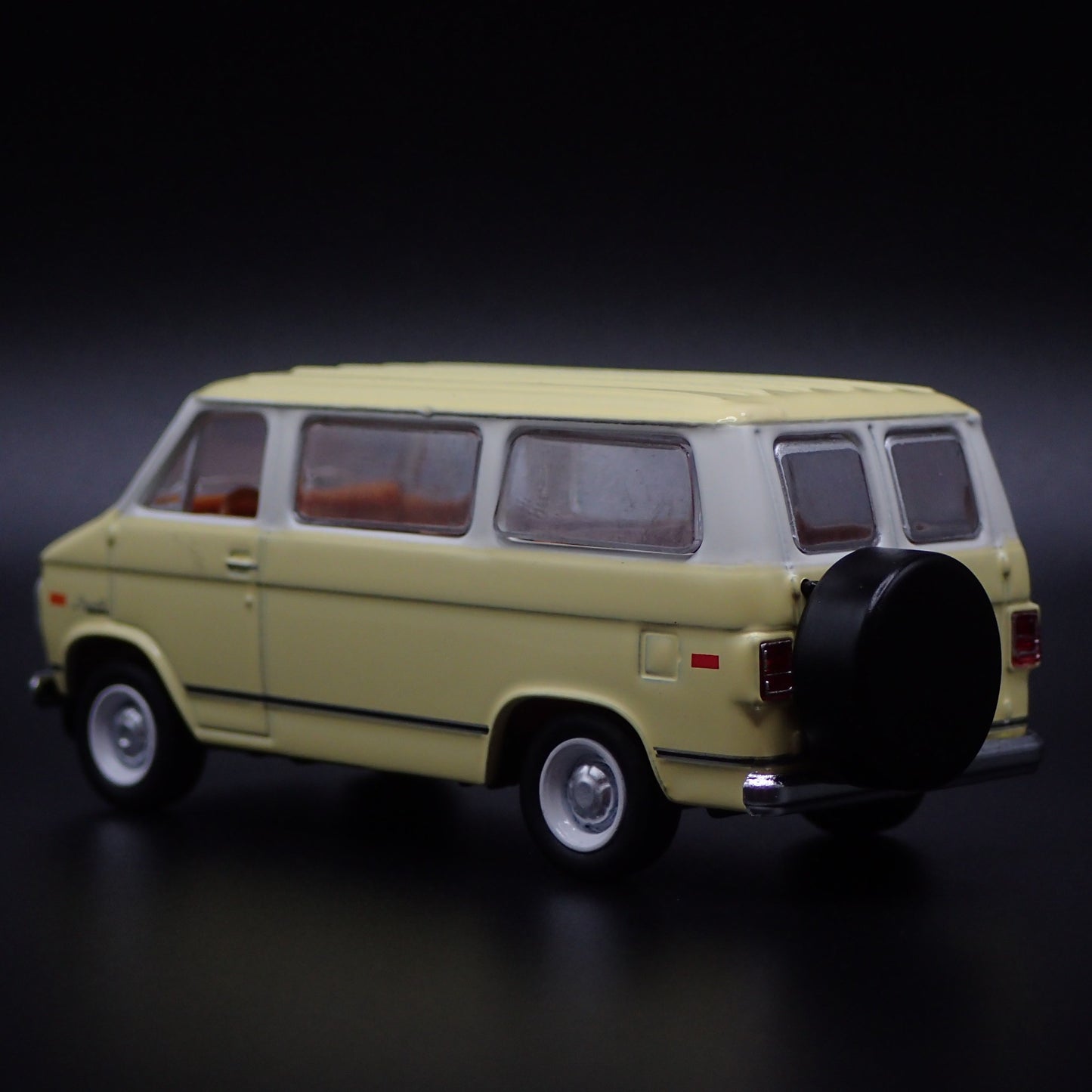 1971 71 CHEVY CHEVROLET VAN BEAUVILLE 10 1:64 SCALE DIORAMA DIECAST MODEL CAR