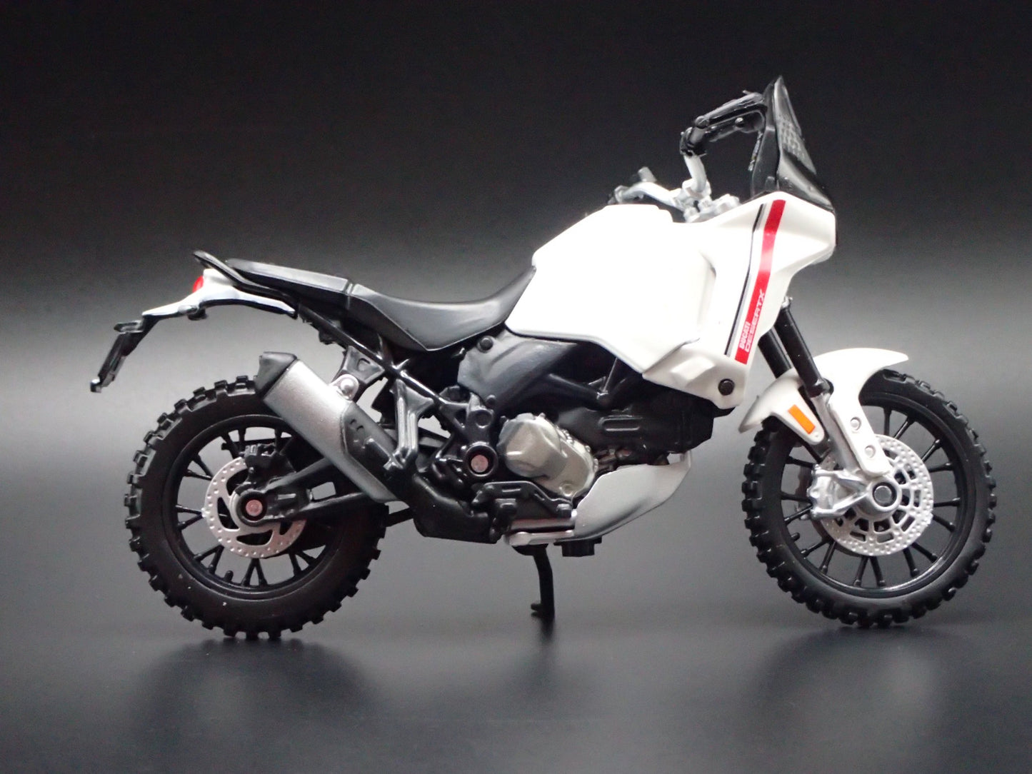 DUCATI DESERTX BIKE MOTORCYCLE WHITE 1/18 SCALE DIORAMA DIECAST MODEL BIKE