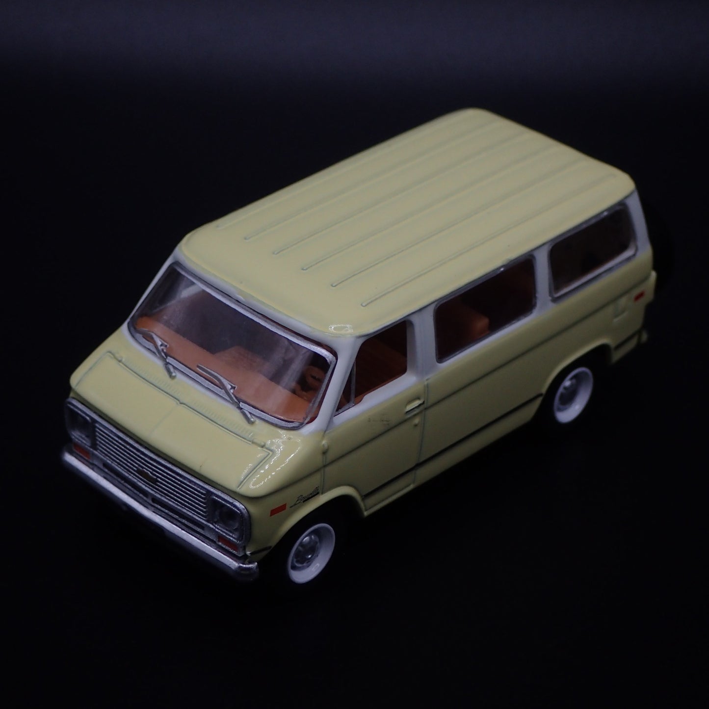 1971 71 CHEVY CHEVROLET VAN BEAUVILLE 10 1:64 SCALE DIORAMA DIECAST MODEL CAR