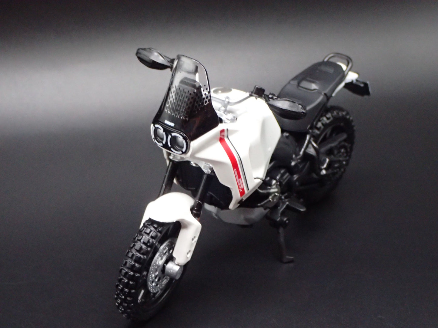 DUCATI DESERTX BIKE MOTORCYCLE WHITE 1/18 SCALE DIORAMA DIECAST MODEL BIKE