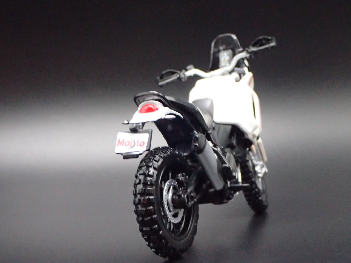 DUCATI DESERTX BIKE MOTORCYCLE WHITE 1/18 SCALE DIORAMA DIECAST MODEL BIKE