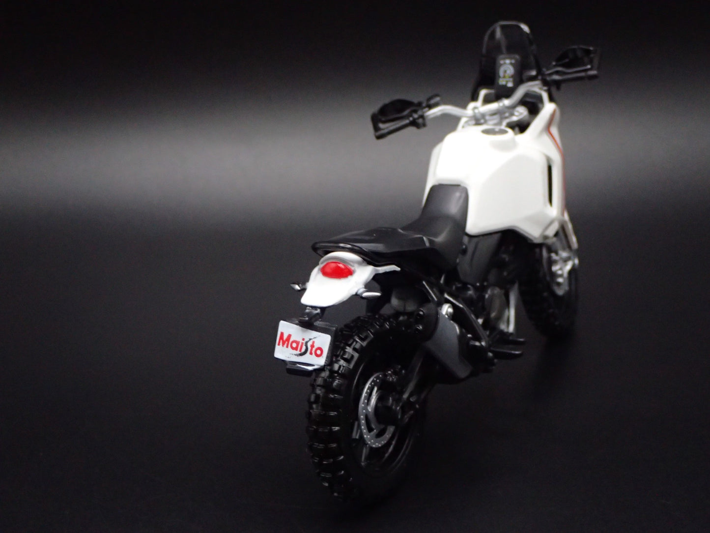 DUCATI DESERTX BIKE MOTORCYCLE WHITE 1/18 SCALE DIORAMA DIECAST MODEL BIKE