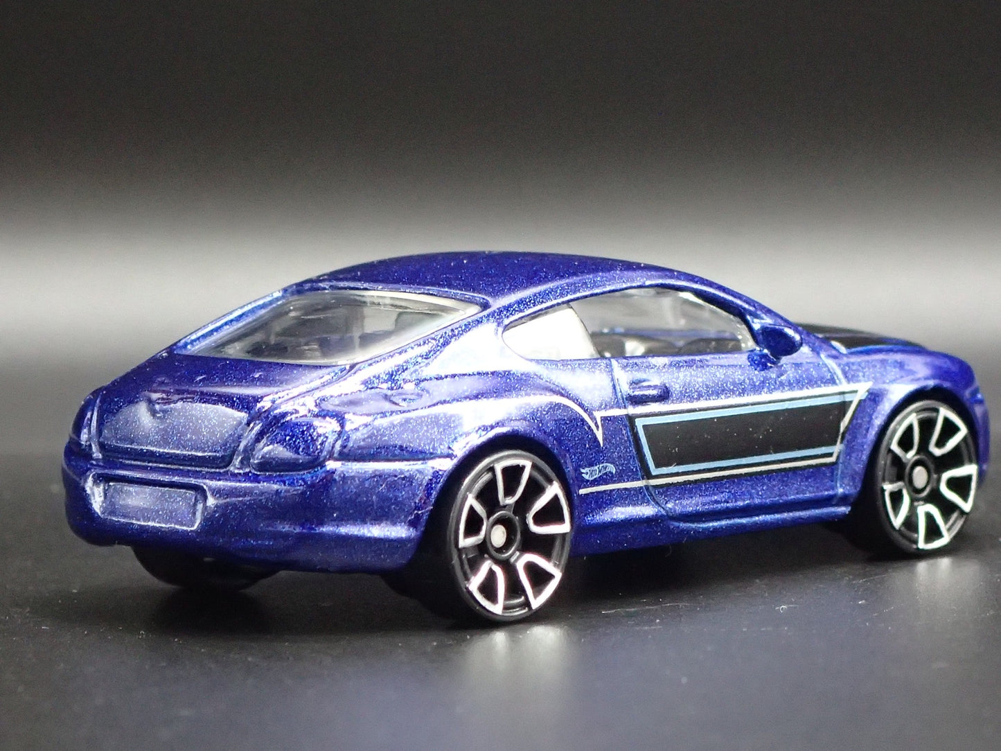 2009-2011 BENTLEY CONTINENTAL SUPERSPORTS 1:64 SCALE DIORAMA DIECAST MODEL CAR