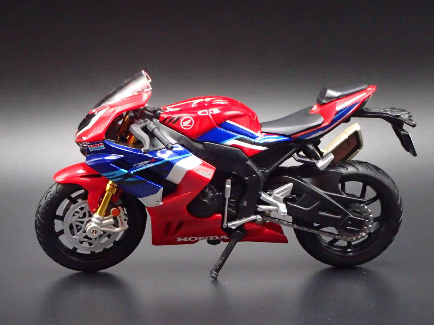 HONDA CBR1000RR-R FIREBLADE SP SPORTS BIKE MOTORCYCLE 1/18 SCALE DIECAST MODEL