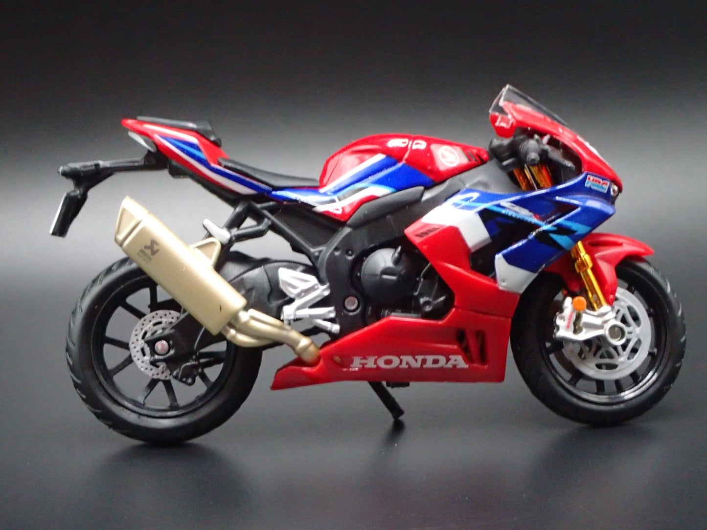 HONDA CBR1000RR-R FIREBLADE SP SPORTS BIKE MOTORCYCLE 1/18 SCALE DIECAST MODEL