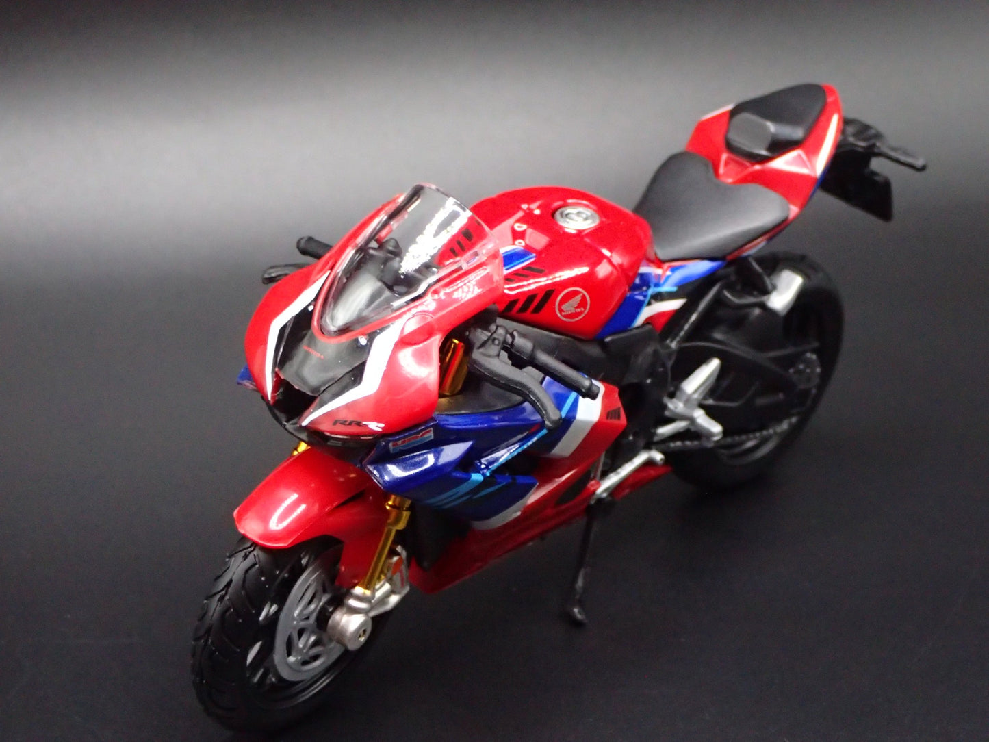 HONDA CBR1000RR-R FIREBLADE SP SPORTS BIKE MOTORCYCLE 1/18 SCALE DIECAST MODEL