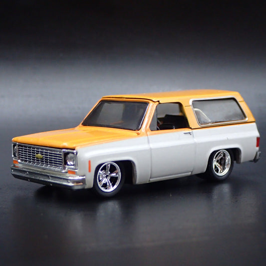 1973 73 CHEVY CHEVROLET K5 BLAZER SQUAREBODY ORANGE 1:64 SCALE DIECAST MODEL CAR