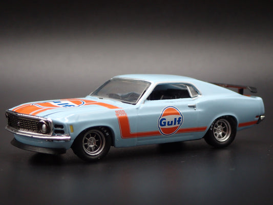 1970 70 FORD MUSTANG FASTBACK BOSS 302 GULF 1/64 SCALE DIORAMA DIECAST MODEL CAR
