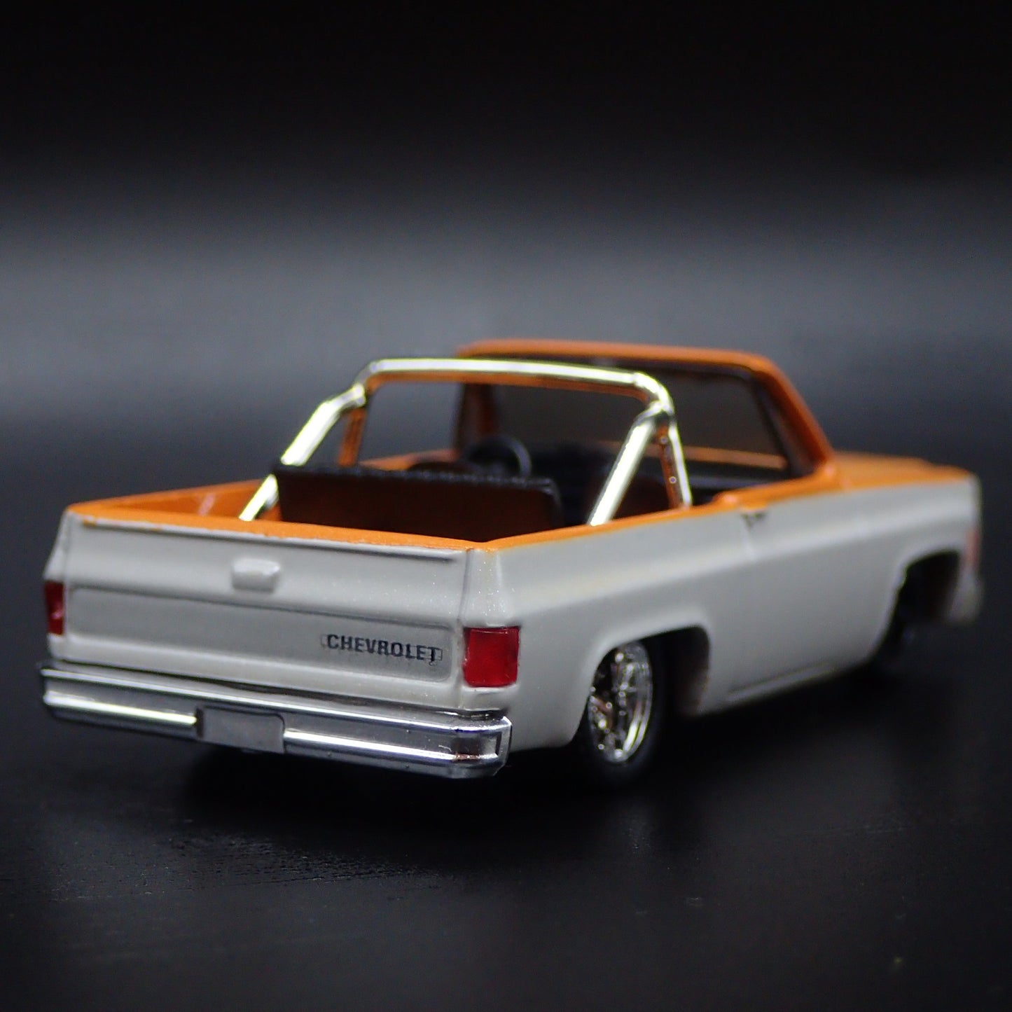 1973 73 CHEVY CHEVROLET K5 BLAZER SQUAREBODY ORANGE 1:64 SCALE DIECAST MODEL CAR