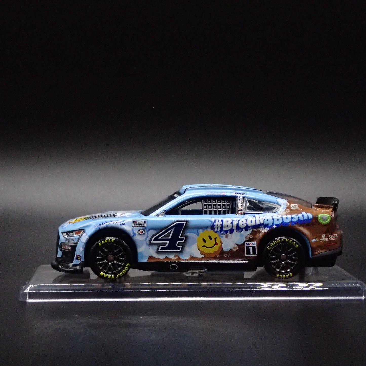 2023 FORD MUSTANG #4 KEVIN HARVICK BUSCH LIGHT DIRT NASCAR 1:64 SCALE MODEL CAR