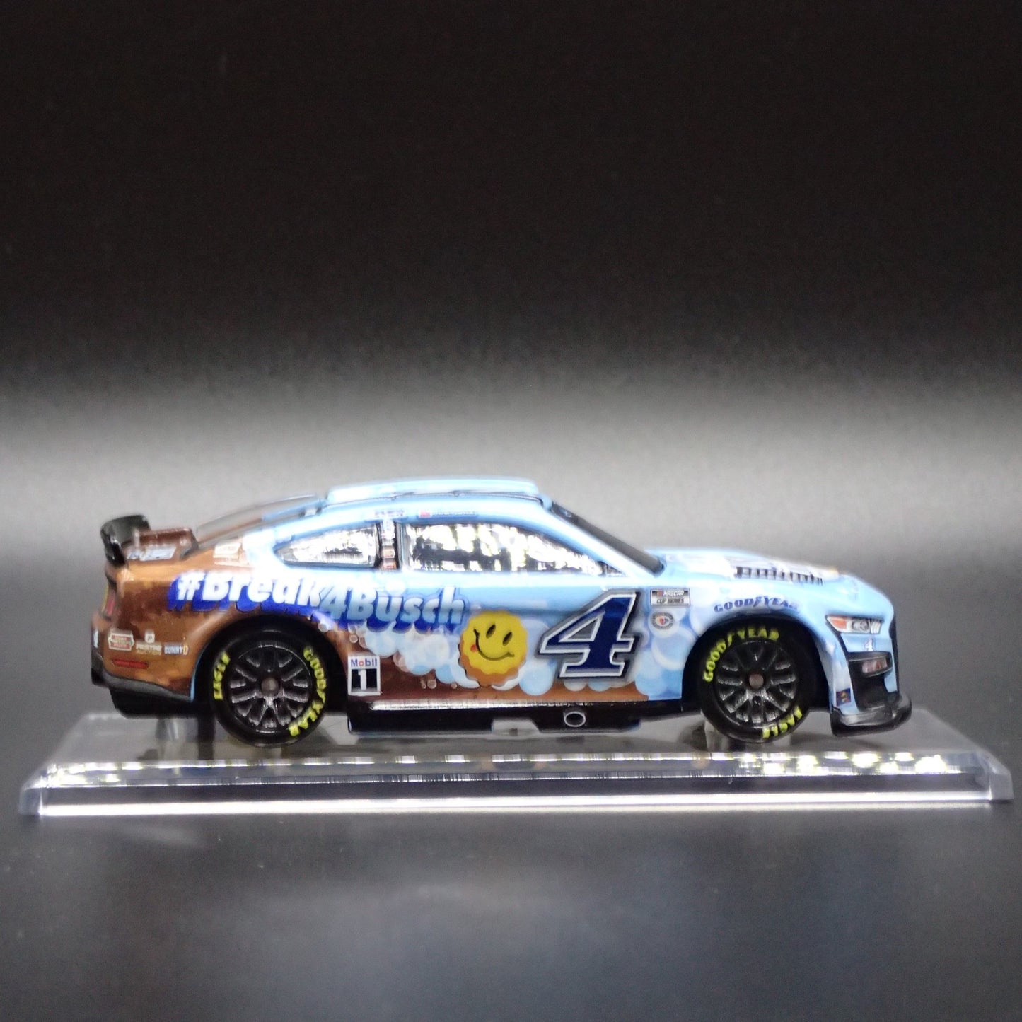 2023 FORD MUSTANG #4 KEVIN HARVICK BUSCH LIGHT DIRT NASCAR 1:64 SCALE MODEL CAR