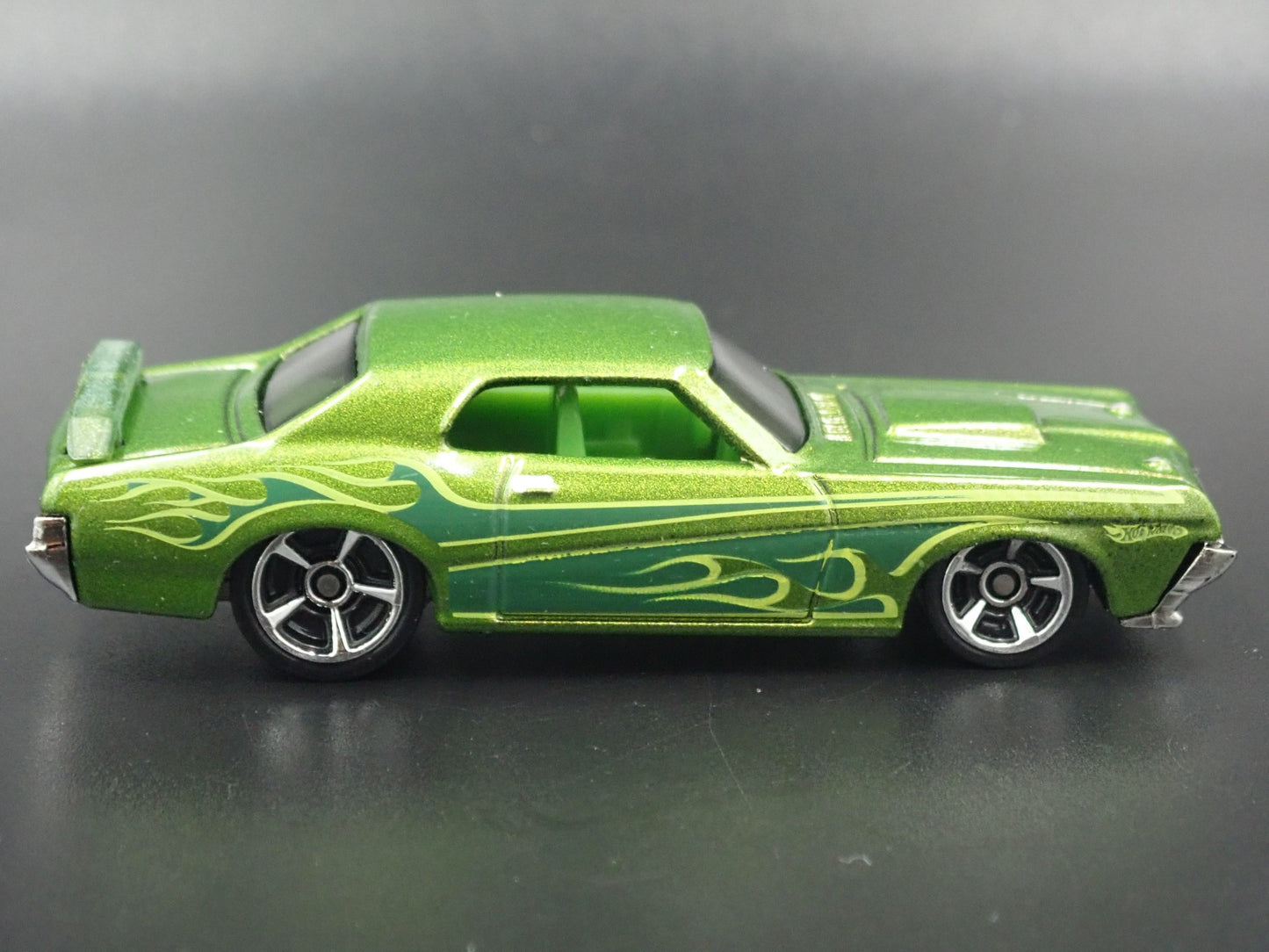1969 69 MERC MERCURY COUGAR ELIMINATOR GREEN 1:64 SCALE DIORAMA DIECAST MODEL CAR
