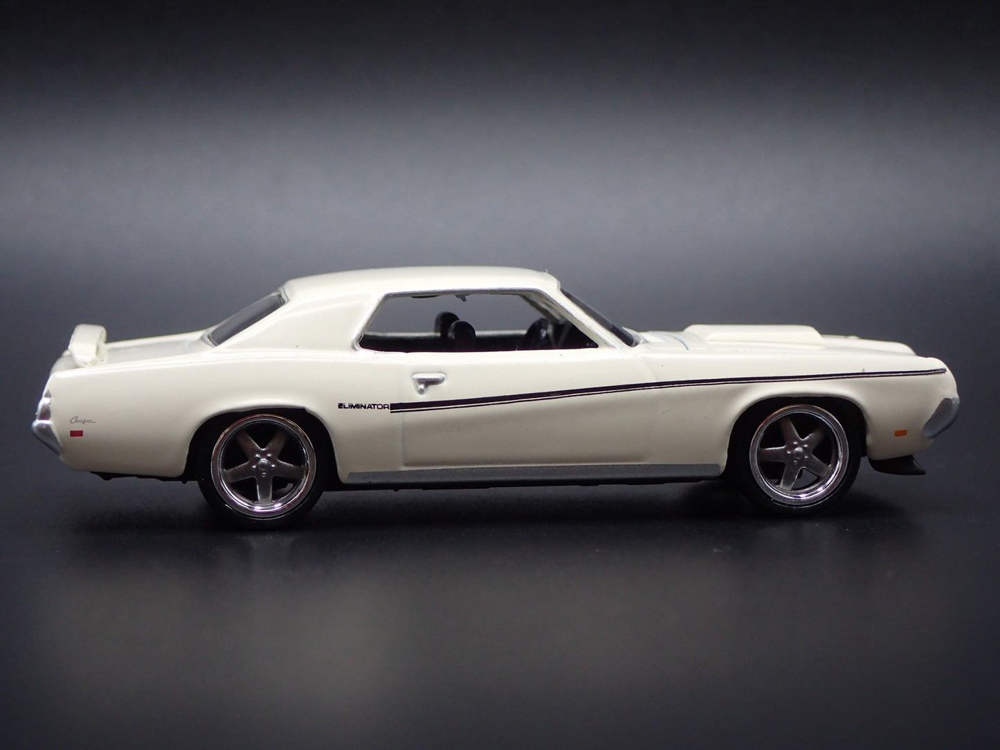 1969 69 MERC MERCURY COUGAR ELIMINATOR WHITE 1:64 SCALE DIECAST MODEL CAR