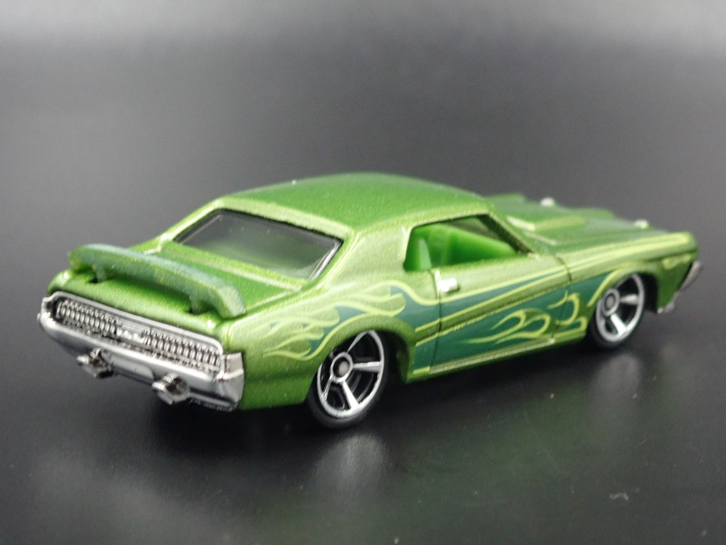 1969 69 MERC MERCURY COUGAR ELIMINATOR GREEN 1:64 SCALE DIORAMA DIECAST MODEL CAR
