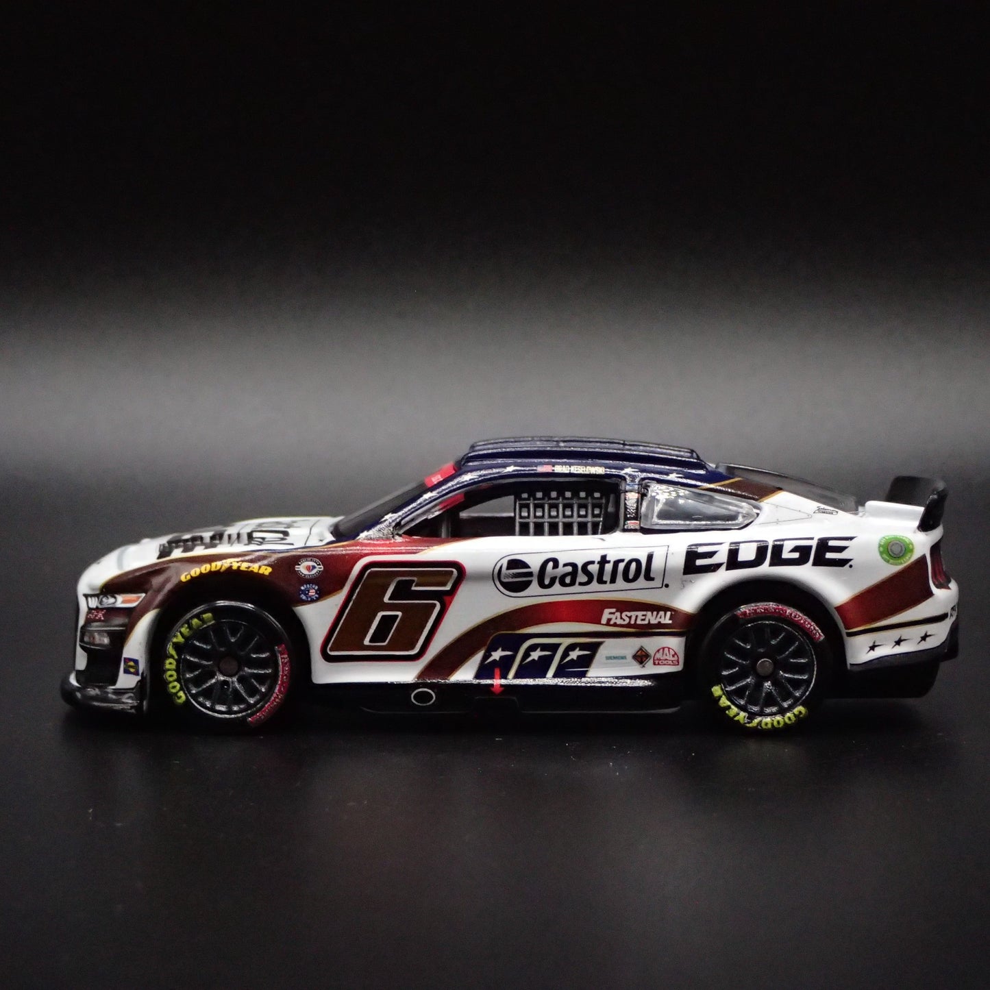 2023 FORD MUSTANG 6 BRAD KESELOWSKI CASTROL SALUTE NASCAR 1:64 DIECAST MODEL CAR