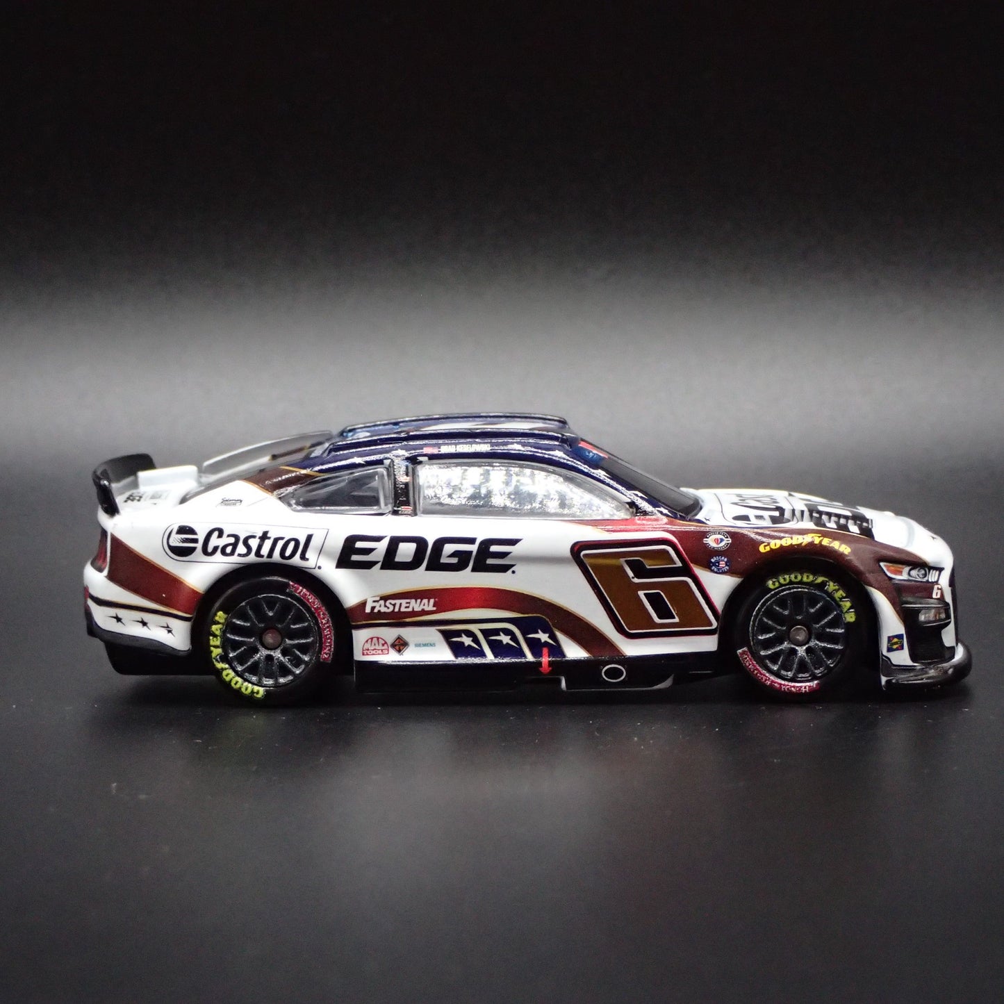 2023 FORD MUSTANG 6 BRAD KESELOWSKI CASTROL SALUTE NASCAR 1:64 DIECAST MODEL CAR
