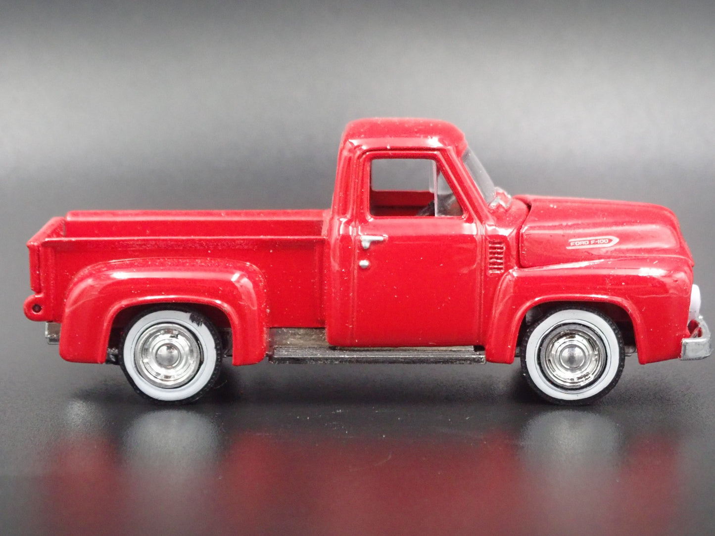 1953 53 FORD F100 PICKUP TRUCK 1:64 SCALE COLLECTIBLE DIORAMA DIECAST MODEL CAR