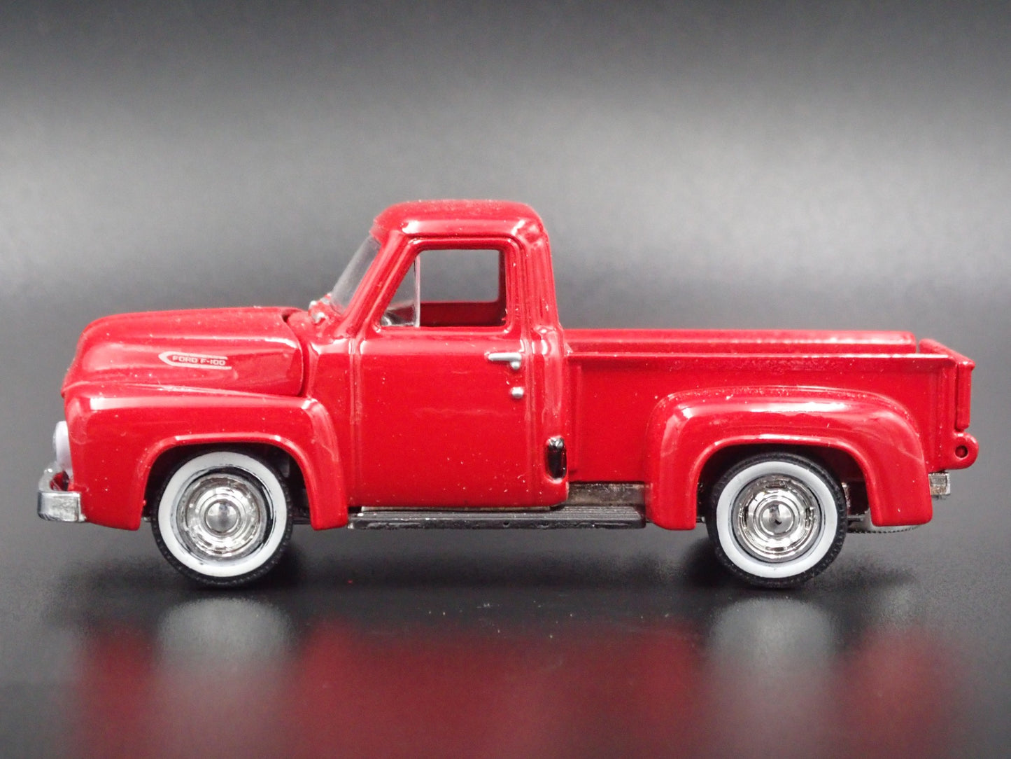 1953 53 FORD F100 PICKUP TRUCK 1:64 SCALE COLLECTIBLE DIORAMA DIECAST MODEL CAR