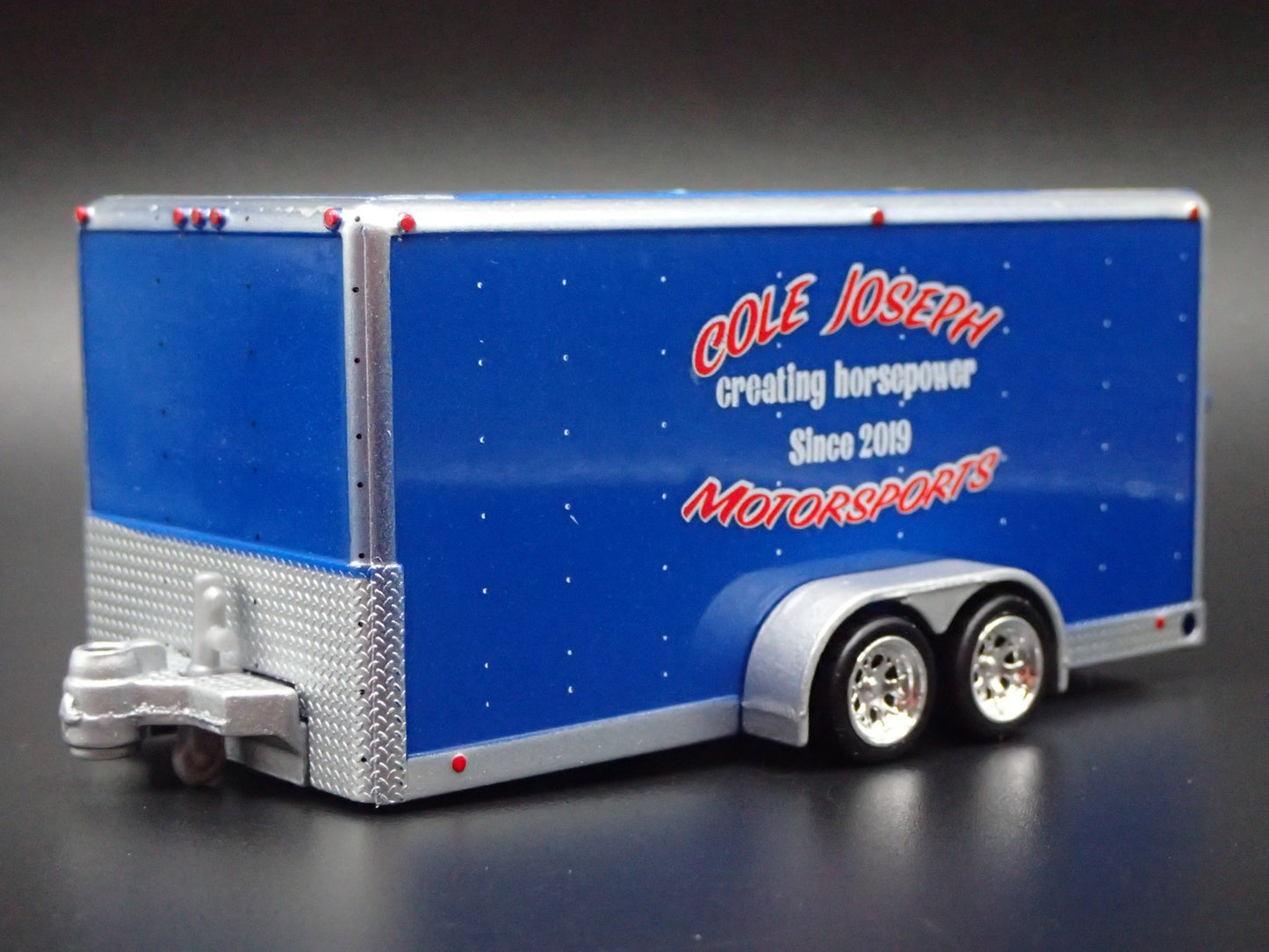 ENCLOSED CAR HAULER TRAILER w/ OPENING DOOR BLUE 1:64 SCALE DIORAMA MODEL