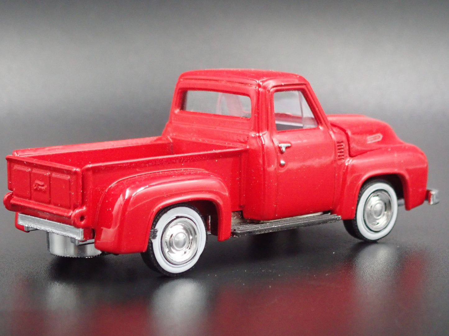 1953 53 FORD F100 PICKUP TRUCK 1:64 SCALE COLLECTIBLE DIORAMA DIECAST MODEL CAR