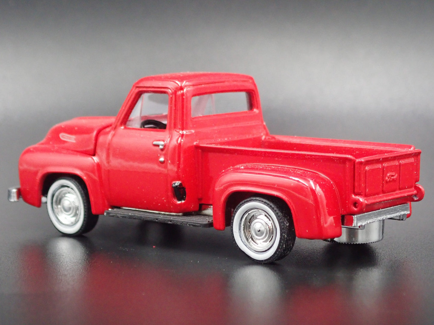1953 53 FORD F100 PICKUP TRUCK 1:64 SCALE COLLECTIBLE DIORAMA DIECAST MODEL CAR