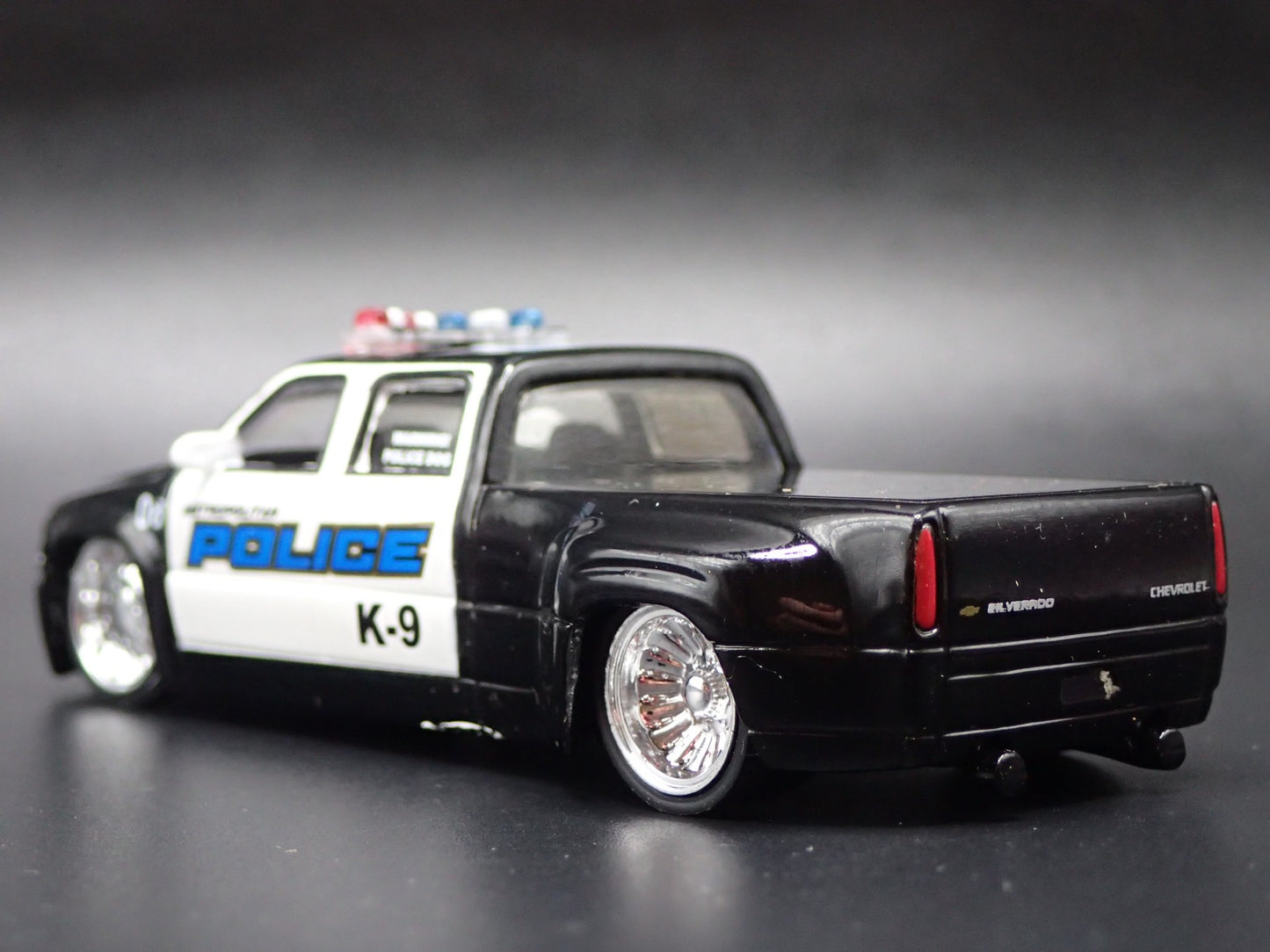 1999 CHEVY CHEVROLET SILVERADO DOOLEY TRUCK POLICE 1:64 SCALE DIECAST MODEL CAR