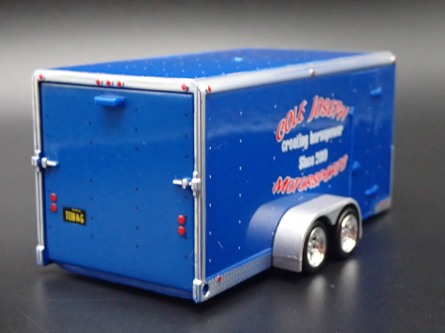 ENCLOSED CAR HAULER TRAILER w/ OPENING DOOR BLUE 1:64 SCALE DIORAMA MODEL