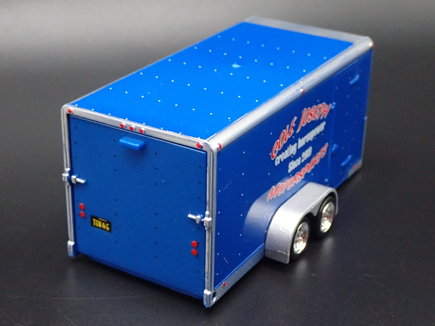 ENCLOSED CAR HAULER TRAILER w/ OPENING DOOR BLUE 1:64 SCALE DIORAMA MODEL