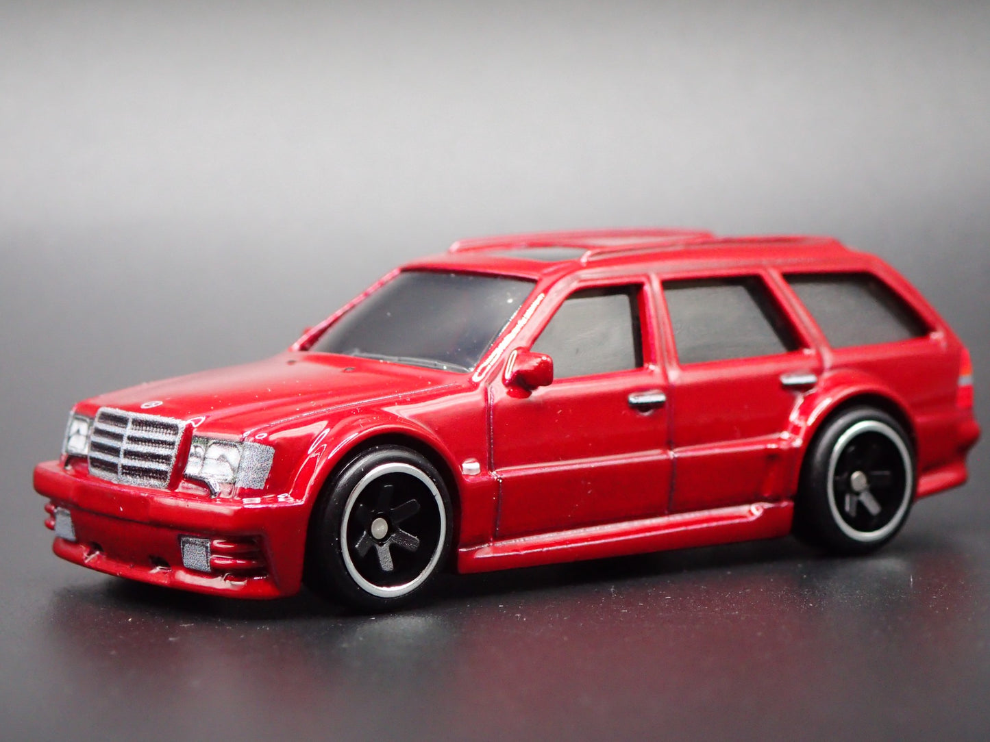 1996-1997 MERCEDES-BENZ E 36 AMG STATION WAGON RED 1:64 SCALE DIECAST MODEL CAR