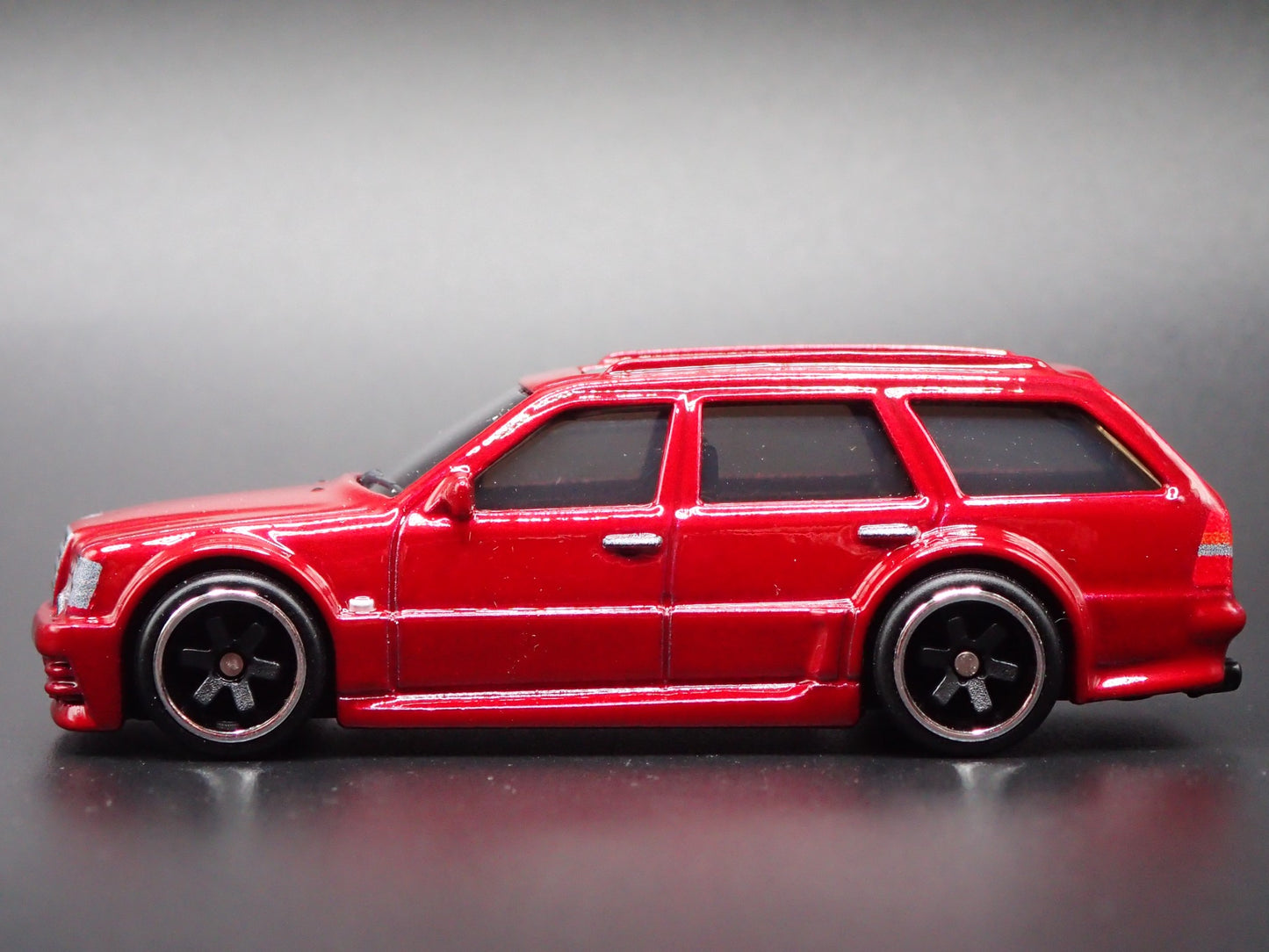 1996-1997 MERCEDES-BENZ E 36 AMG STATION WAGON RED 1:64 SCALE DIECAST MODEL CAR