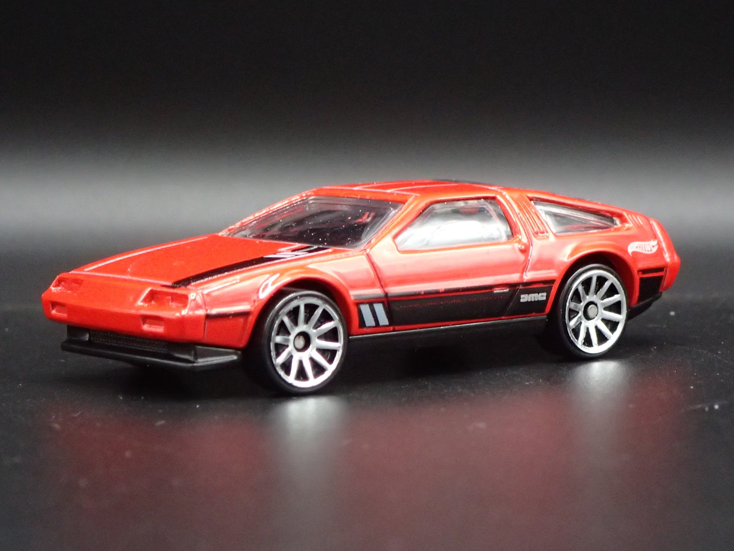 1981-1983 DMC DELOREAN RED 1:64 SCALE COLLECTIBLE DIORAMA DIECAST MODEL CAR