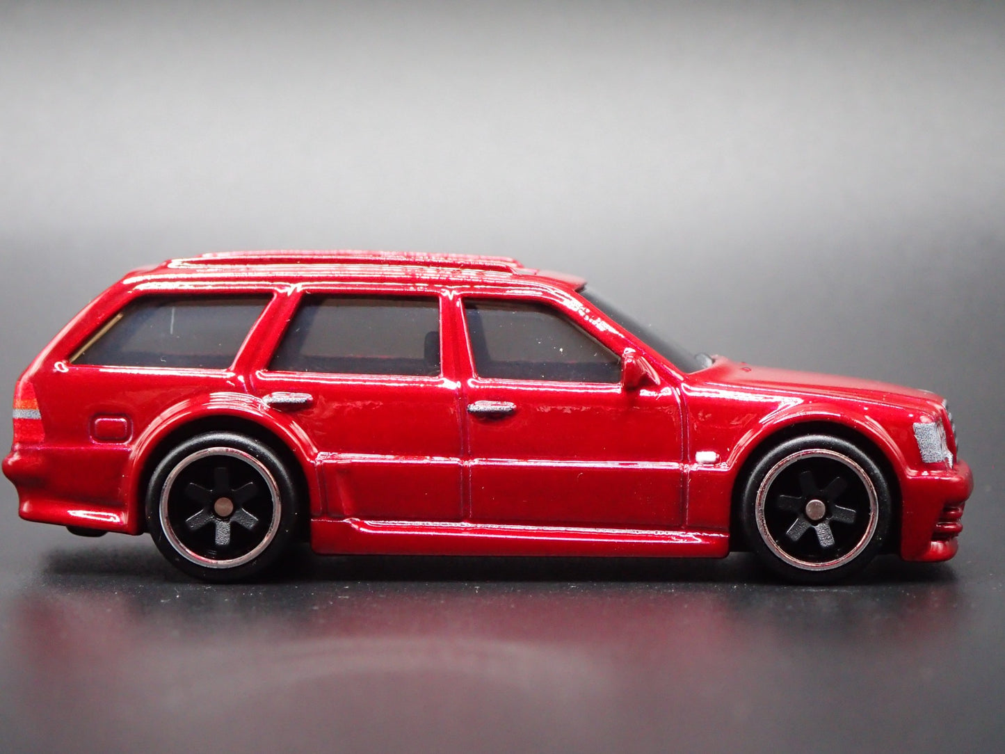 1996-1997 MERCEDES-BENZ E 36 AMG STATION WAGON RED 1:64 SCALE DIECAST MODEL CAR