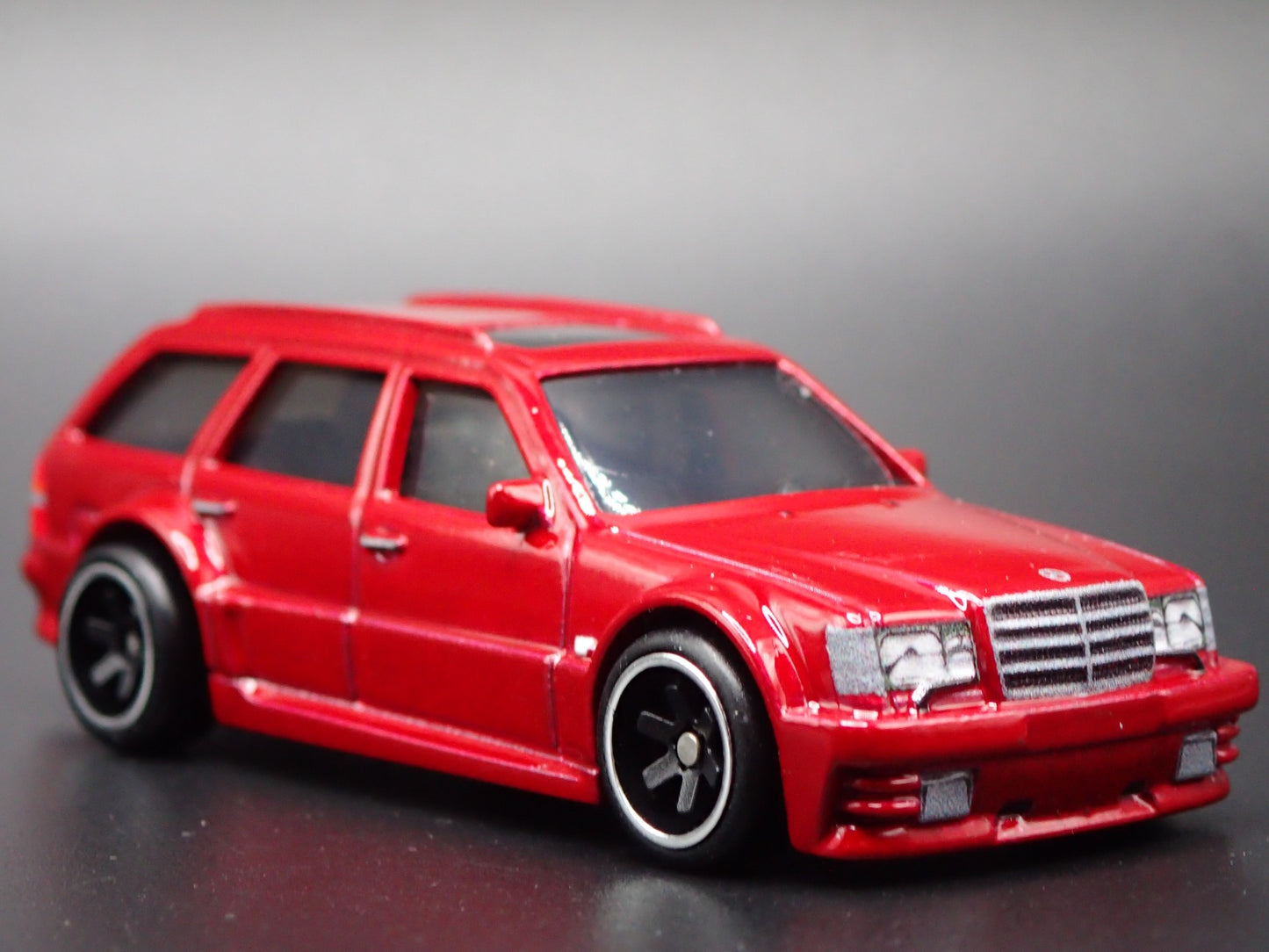 1996-1997 MERCEDES-BENZ E 36 AMG STATION WAGON RED 1:64 SCALE DIECAST MODEL CAR
