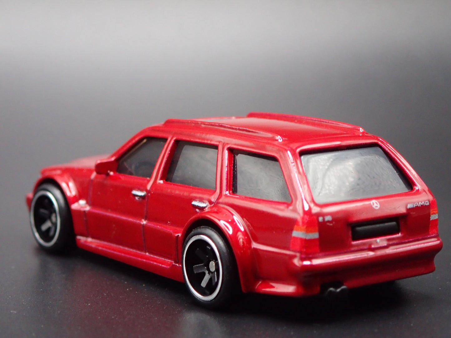 1996-1997 MERCEDES-BENZ E 36 AMG STATION WAGON RED 1:64 SCALE DIECAST MODEL CAR