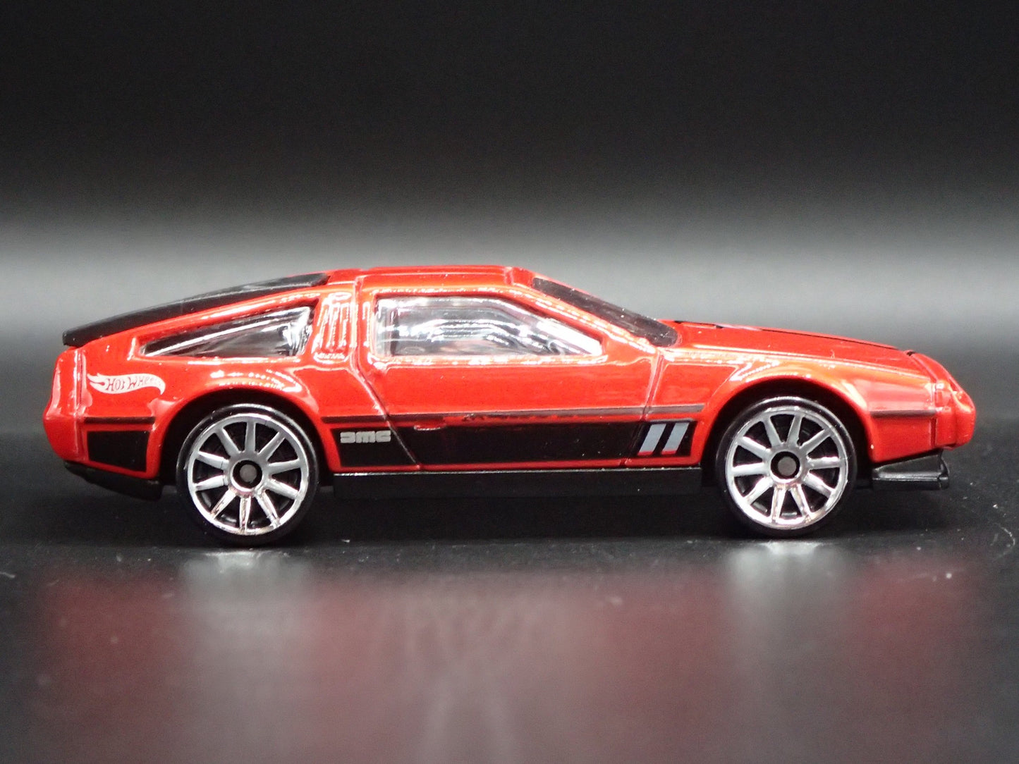 1981-1983 DMC DELOREAN RED 1:64 SCALE COLLECTIBLE DIORAMA DIECAST MODEL CAR