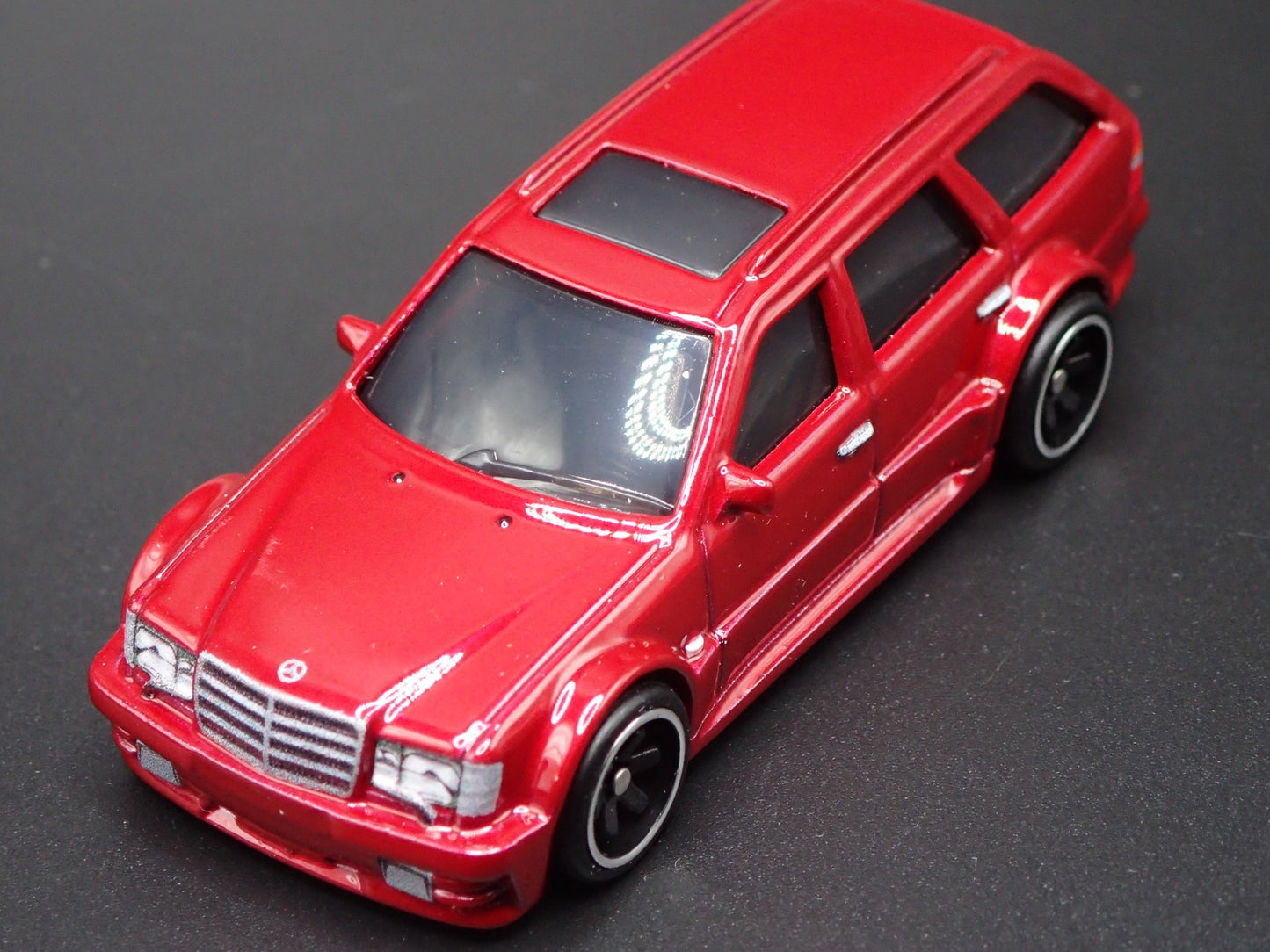 1996-1997 MERCEDES-BENZ E 36 AMG STATION WAGON RED 1:64 SCALE DIECAST MODEL CAR