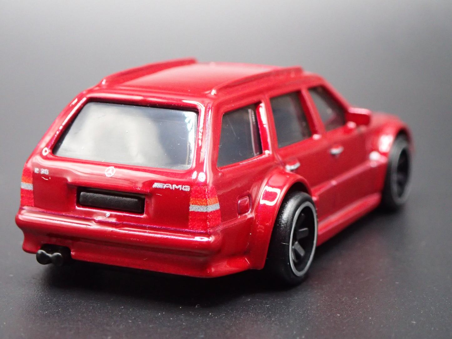 1996-1997 MERCEDES-BENZ E 36 AMG STATION WAGON RED 1:64 SCALE DIECAST MODEL CAR