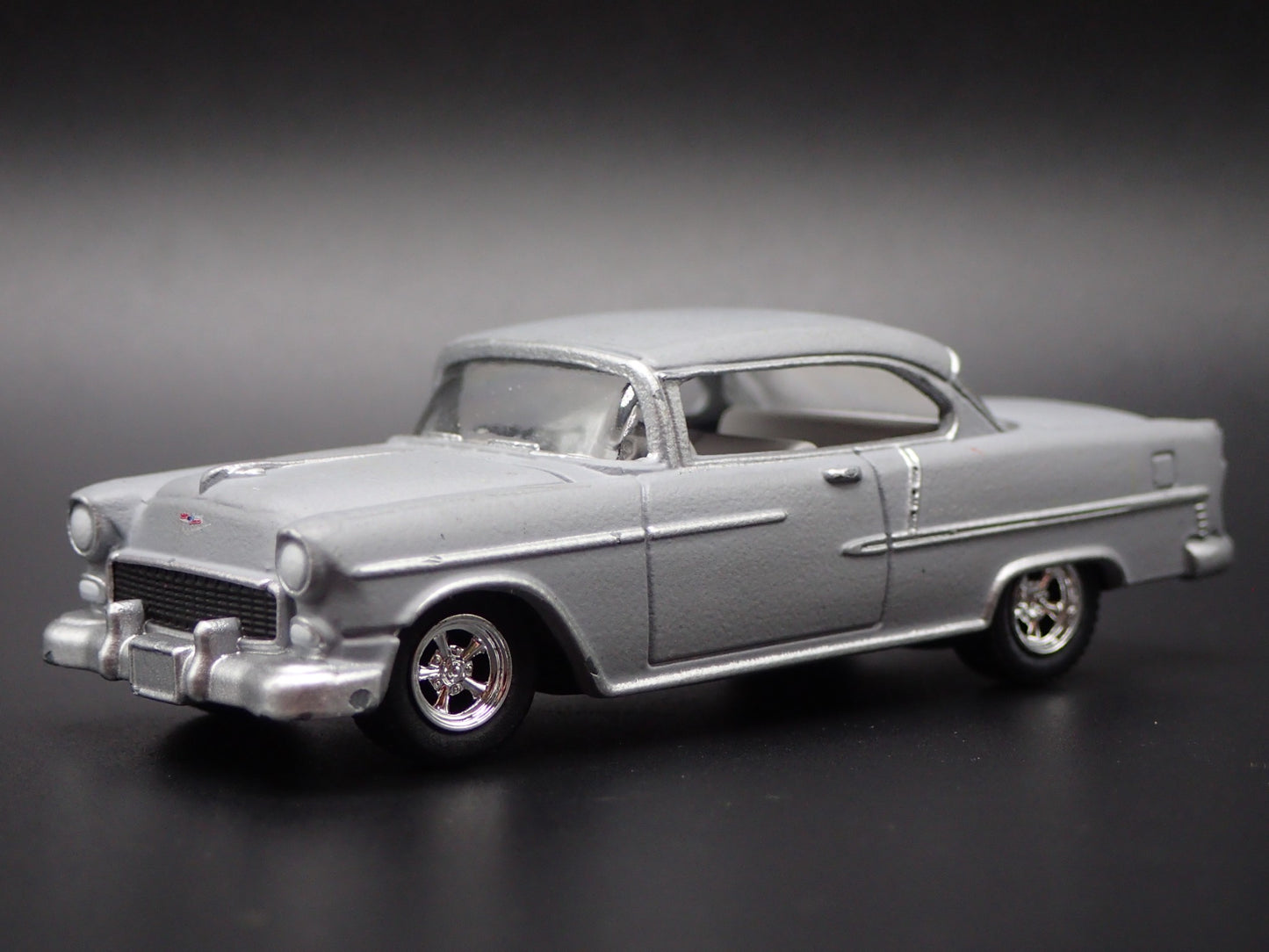 1955 55 CHEVY CHEVROLET BEL AIR GRAY 1:64 SCALE DIORAMA DIECAST MODEL CAR